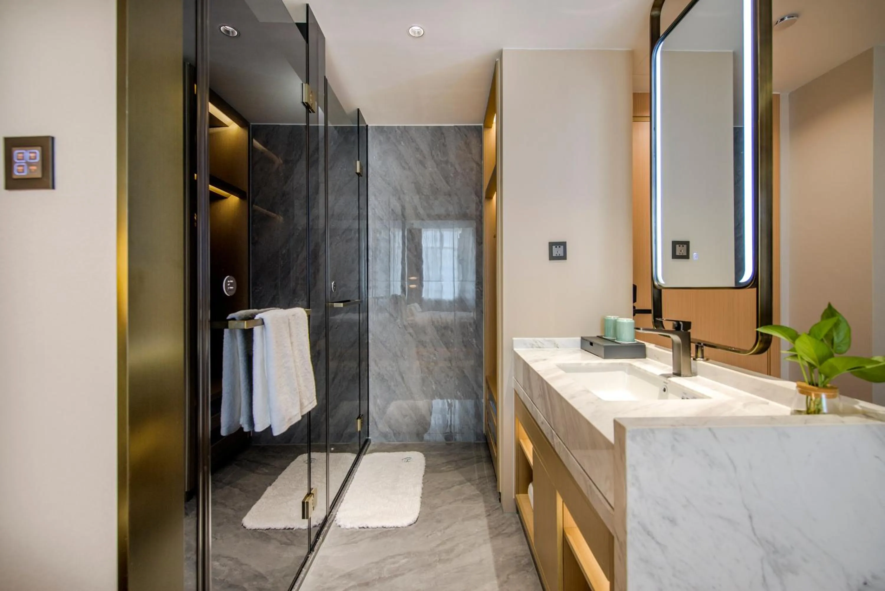 Shower in Yiwu Baide Theme Hotel