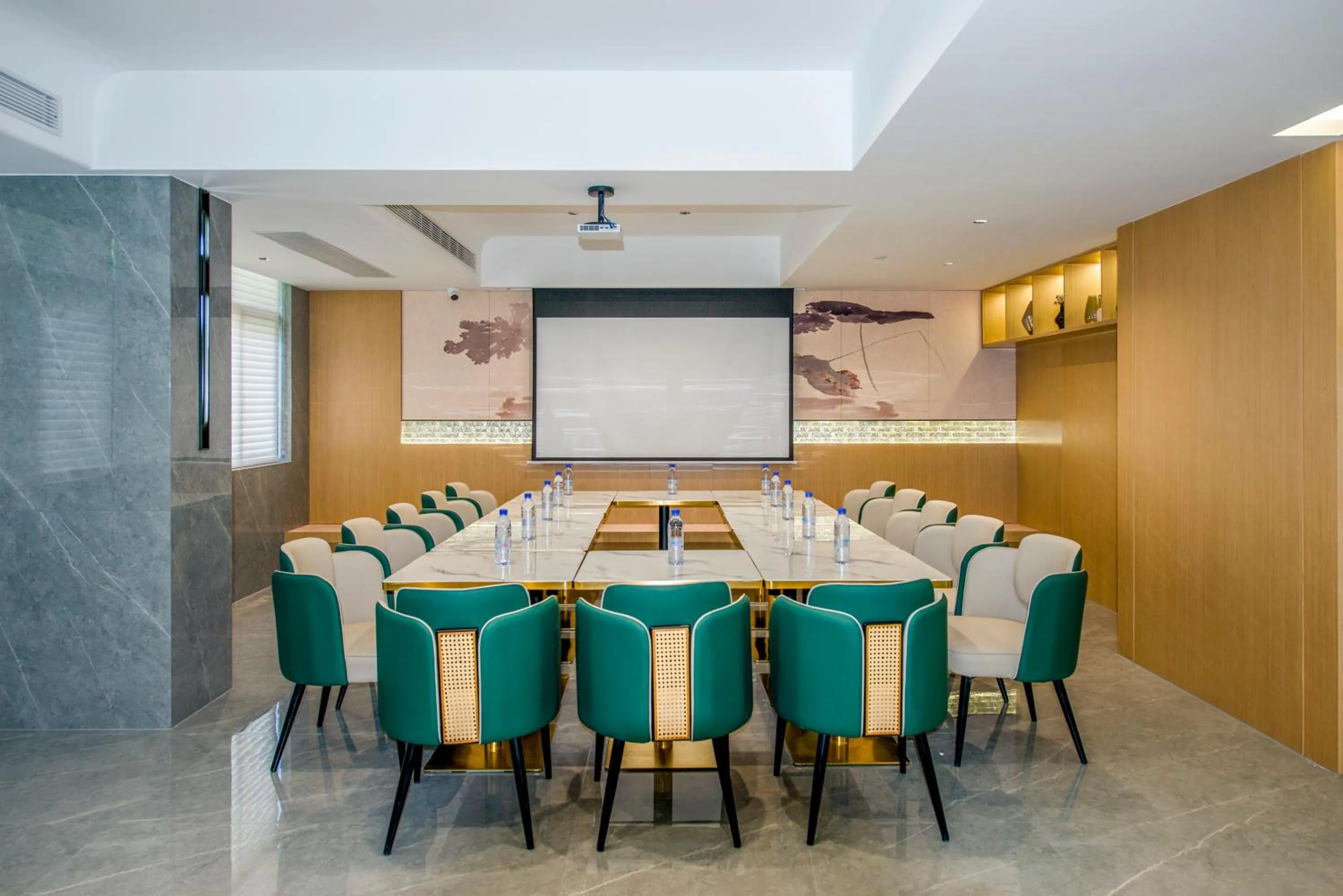 Meeting/conference room in Yiwu Baide Theme Hotel