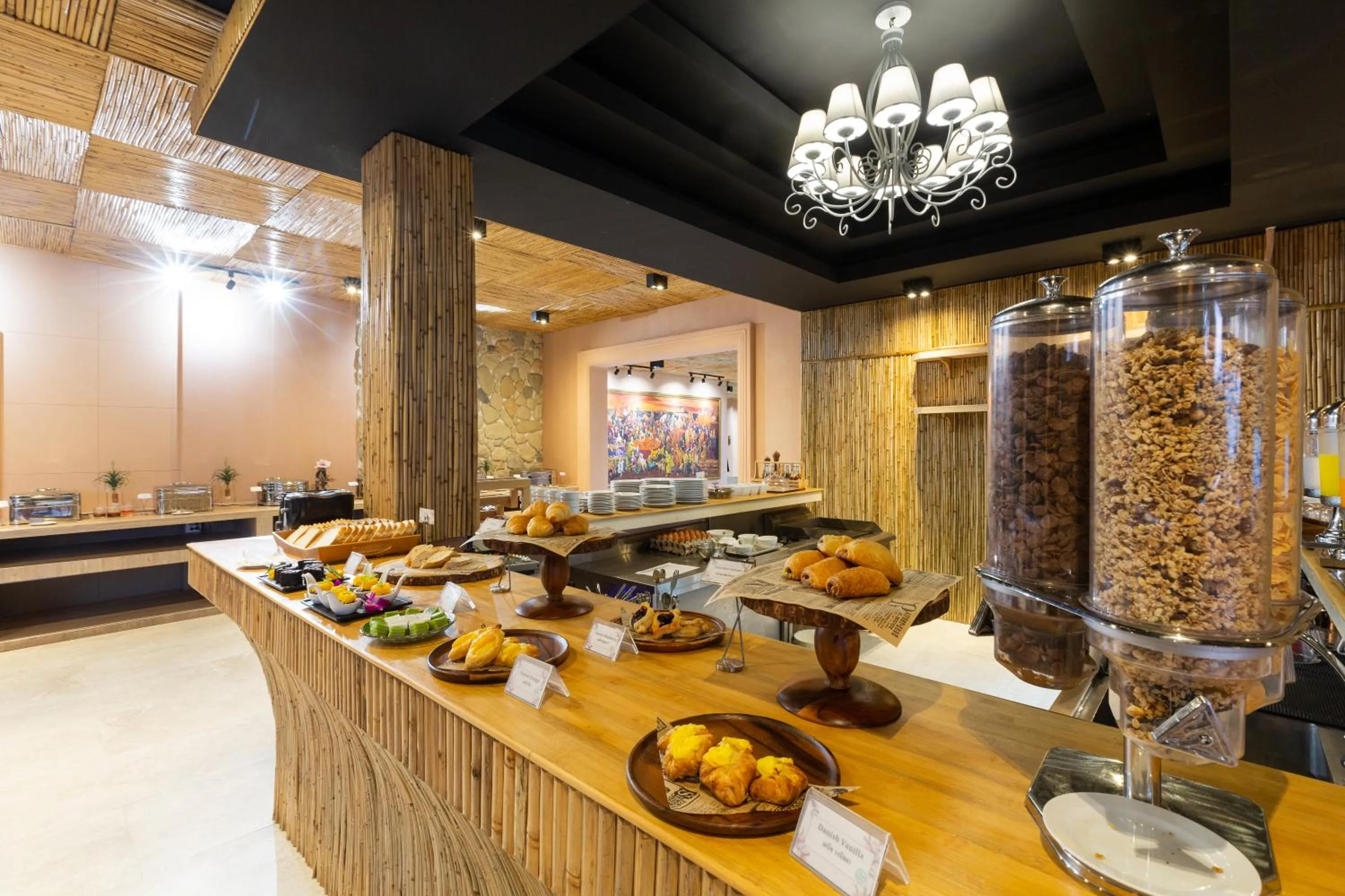 Restaurant/places to eat in Amala Grand Bleu Resort Hilltops - SHA