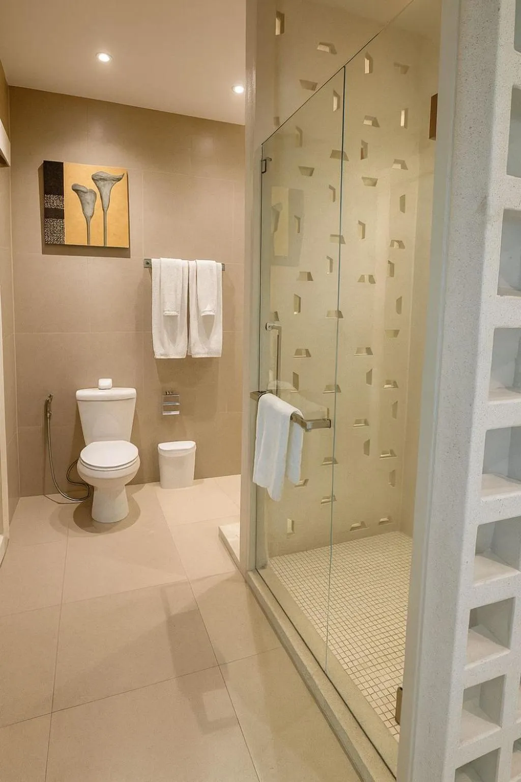 Shower in Amala Grand Bleu Resort Hilltops - SHA