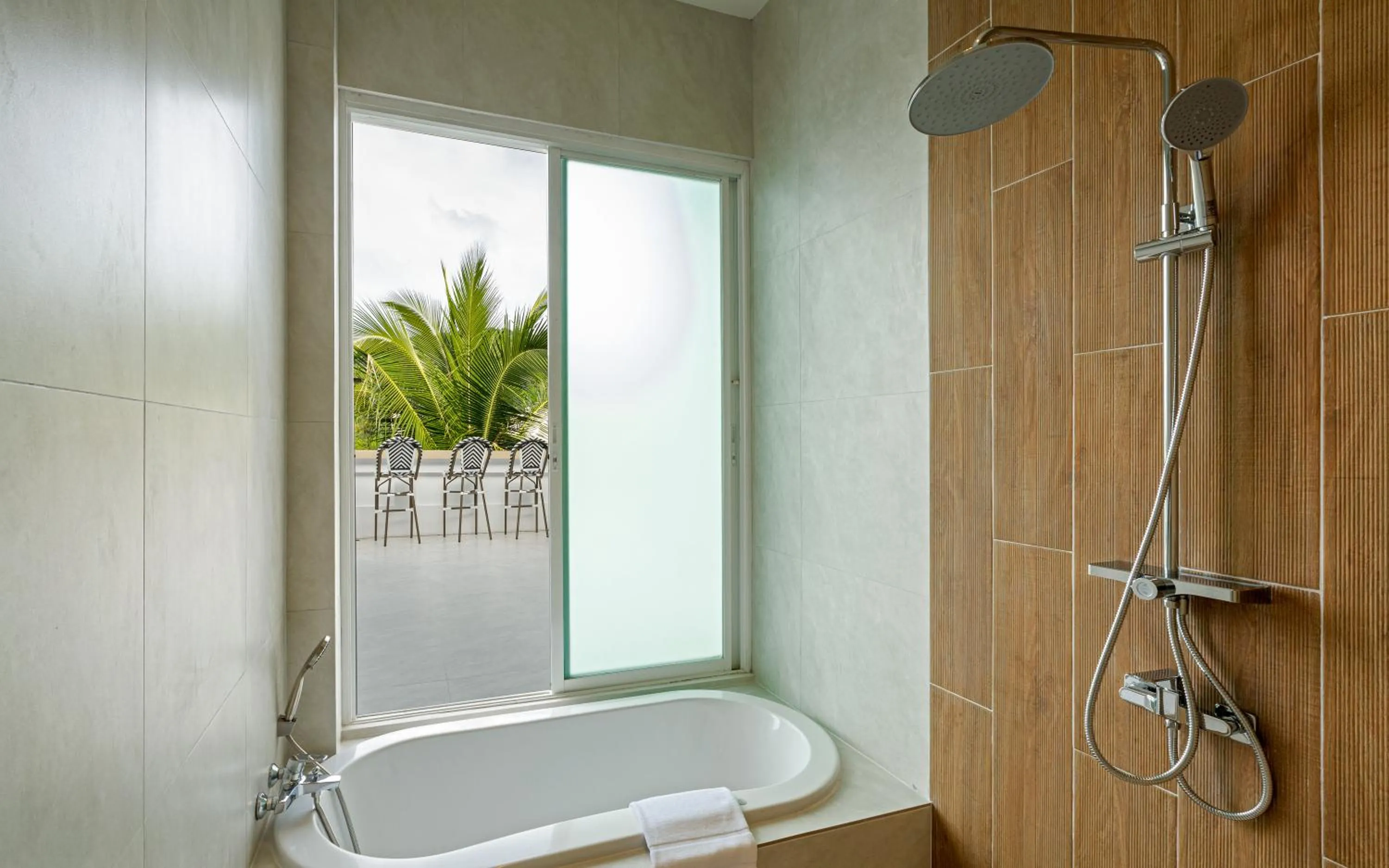 Shower in Amala Grand Bleu Resort Hilltops - SHA