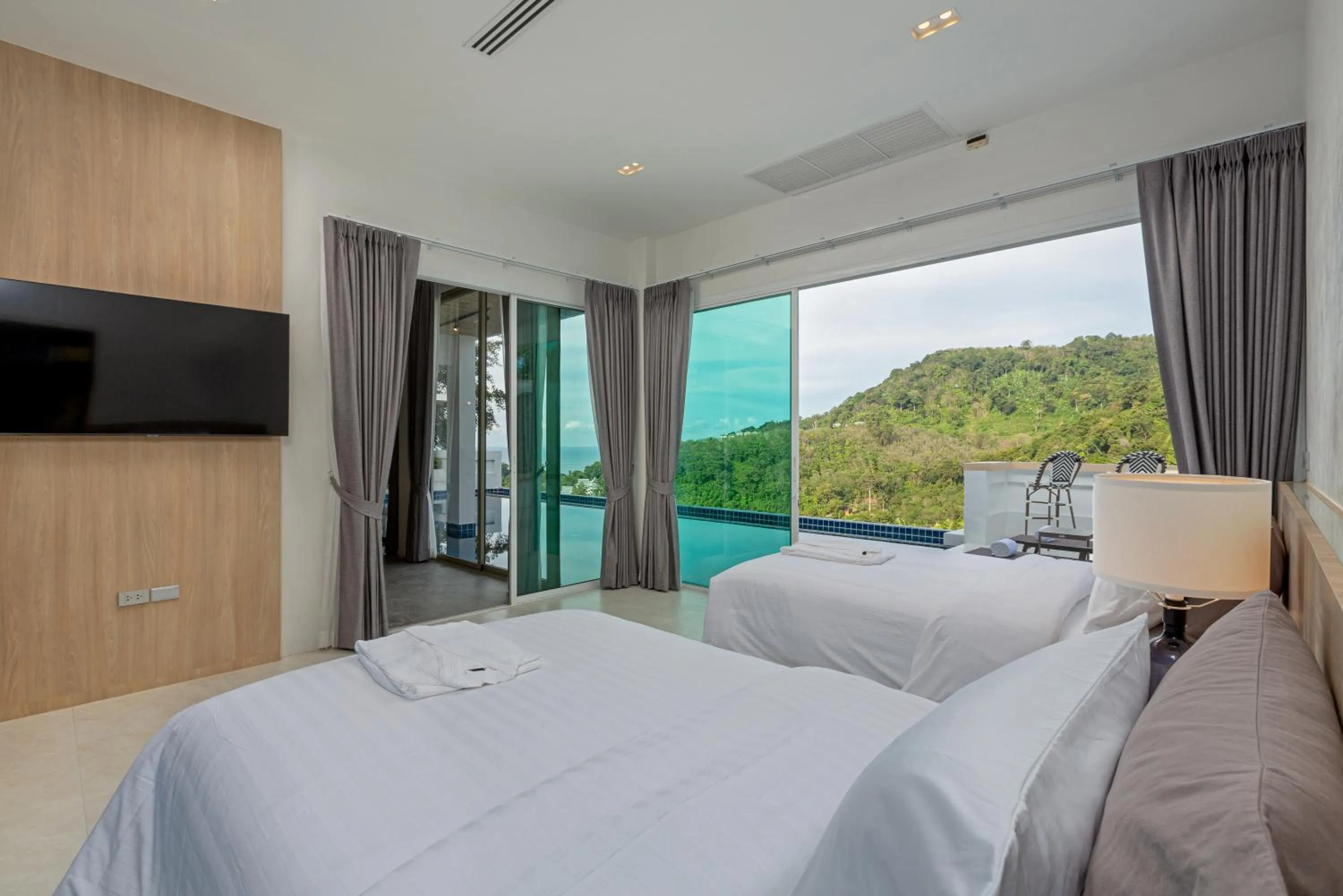 Bed in Amala Grand Bleu Resort Hilltops - SHA