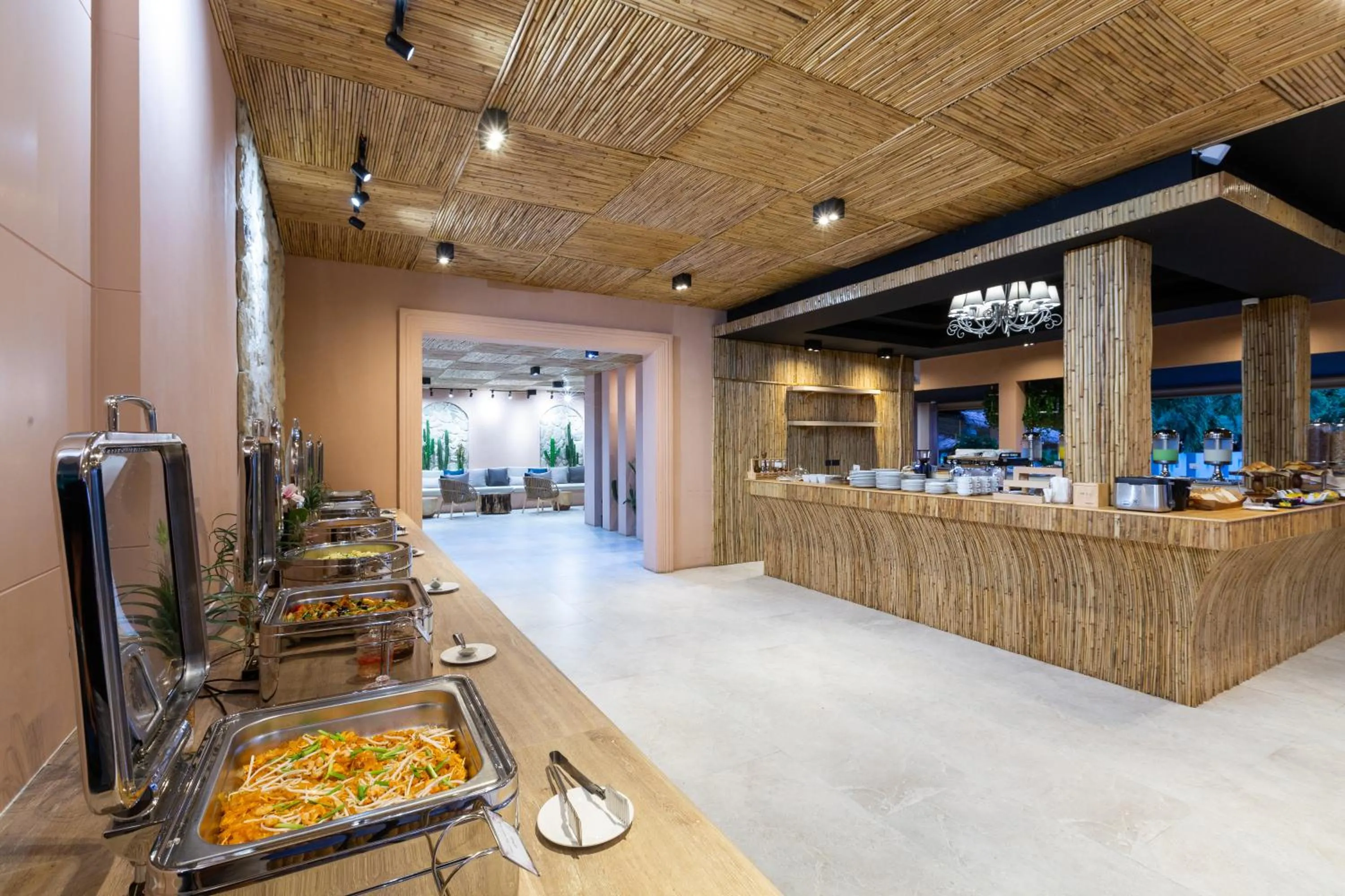 Restaurant/places to eat in Amala Grand Bleu Resort Hilltops - SHA