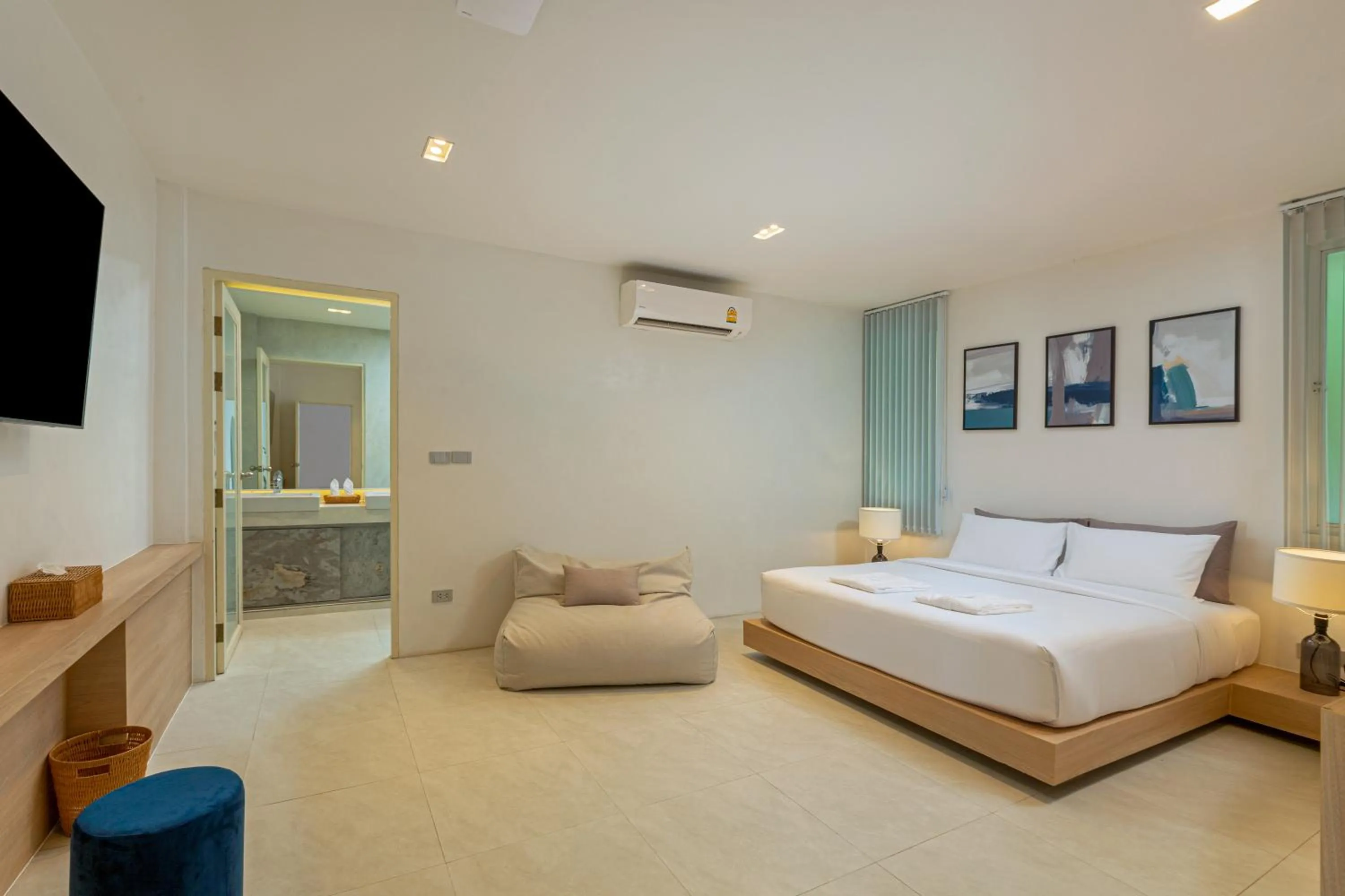 Bed in Amala Grand Bleu Resort Hilltops - SHA