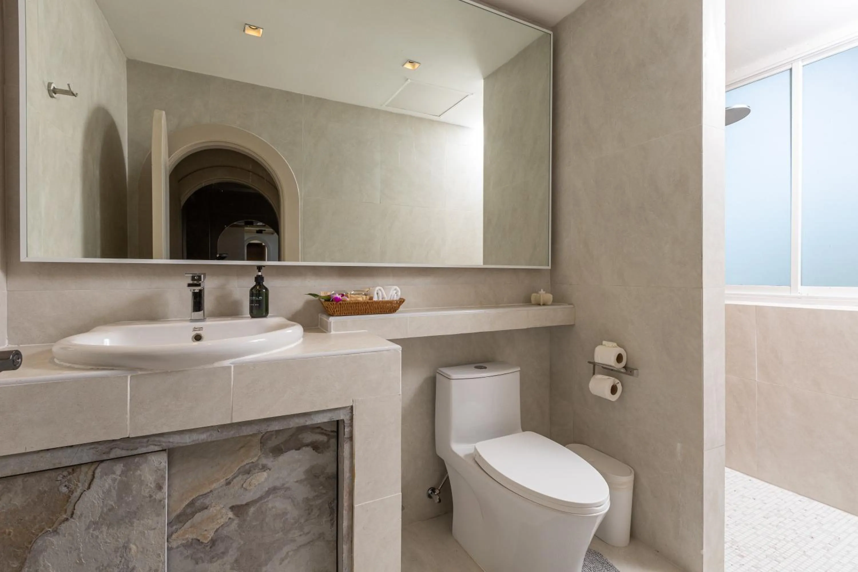 Shower in Amala Grand Bleu Resort Hilltops - SHA