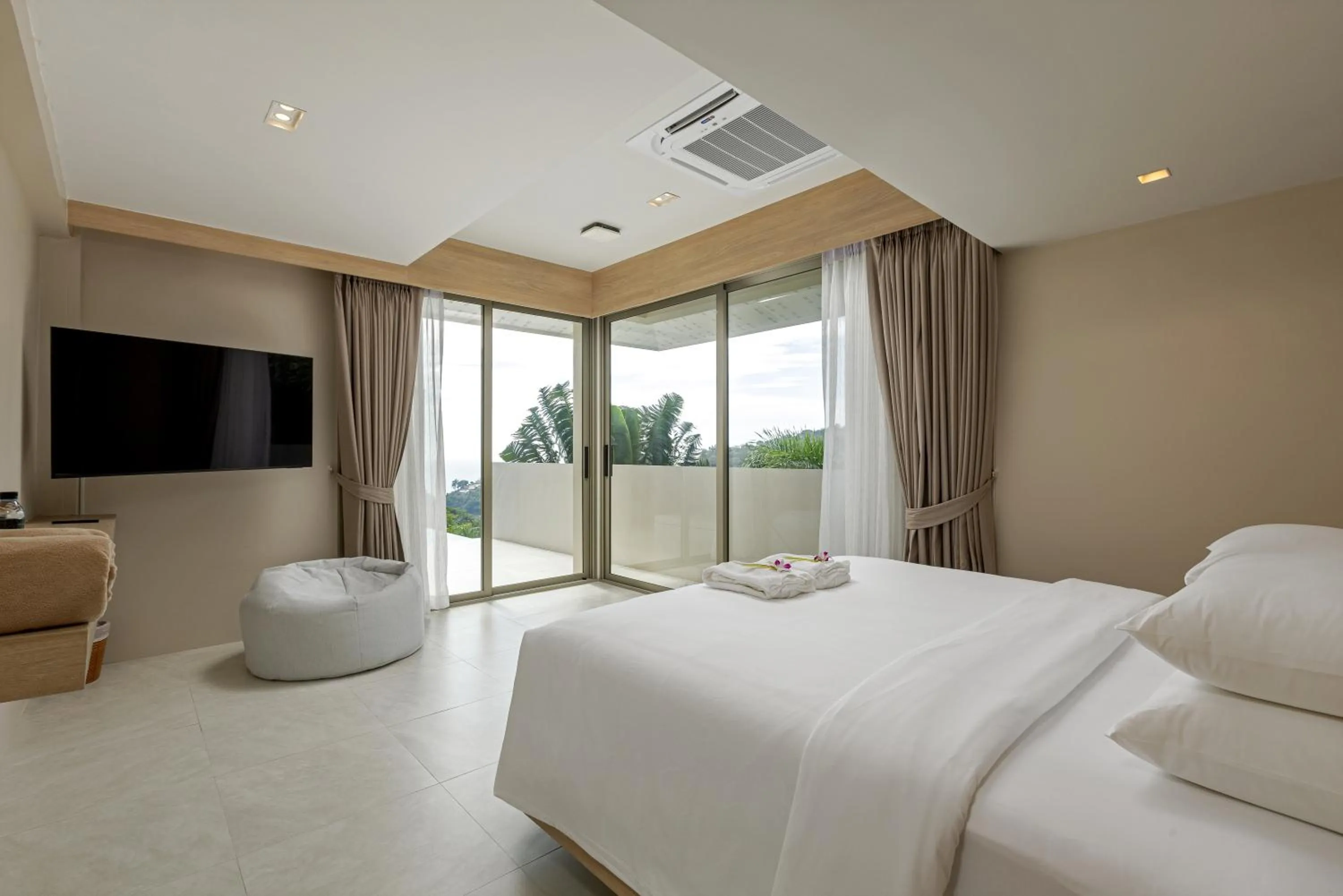 TV and multimedia, Bed in Amala Grand Bleu Resort Hilltops - SHA
