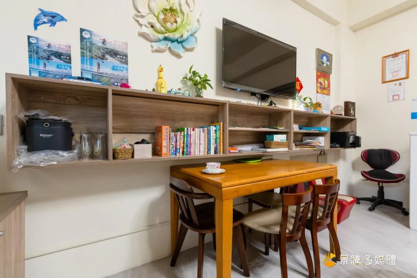 Library in Happiness is coming(Near Hualien Railway Station)