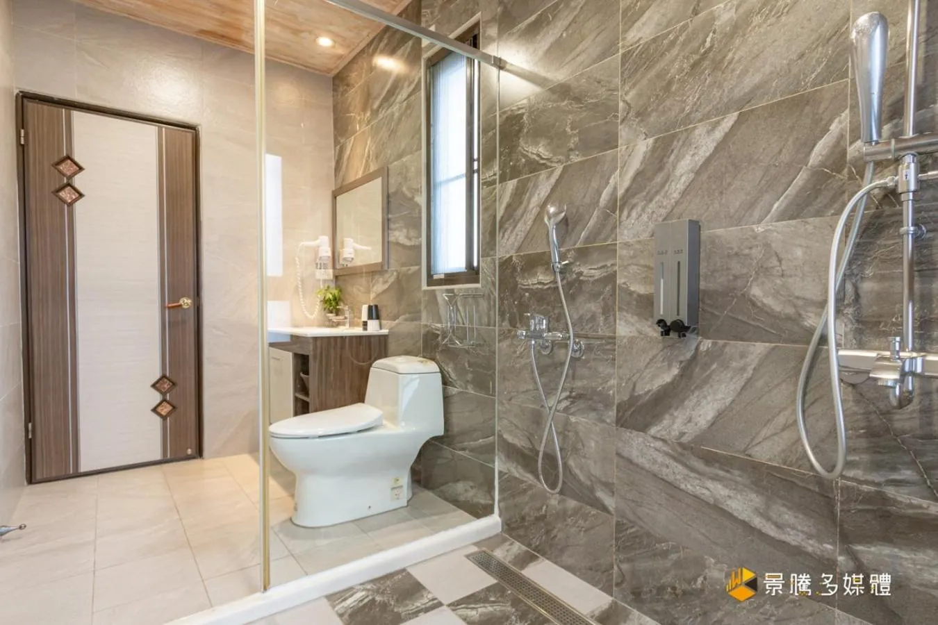 Toilet in Happiness is coming(Near Hualien Railway Station)