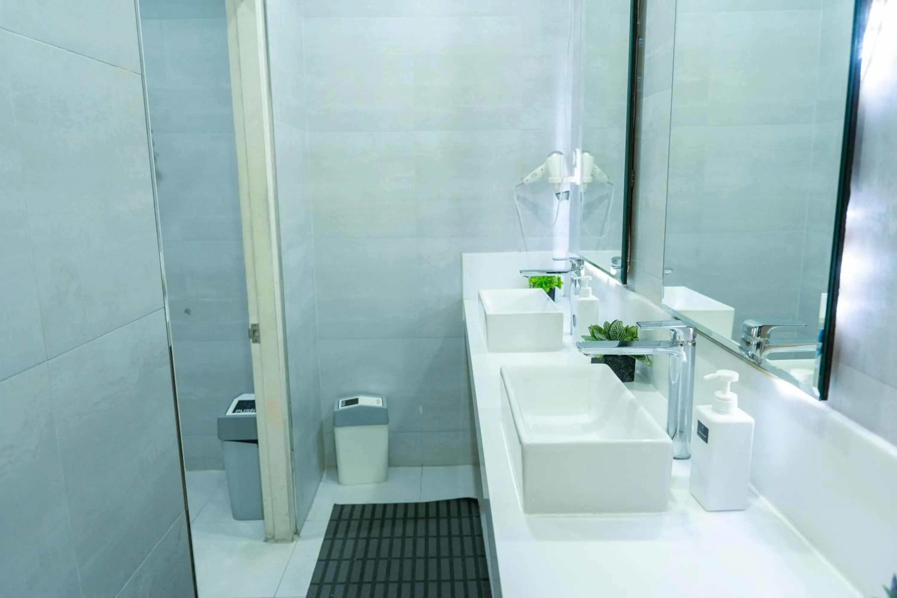 Toilet in The Printing House Poshtel