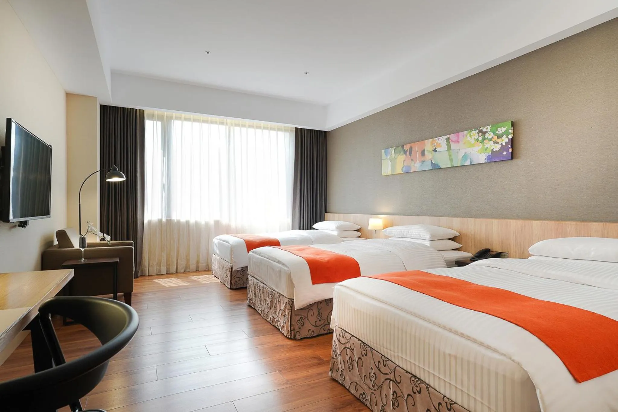 Photo of the whole room, Bed in Hoya Resort Hotel Kaohsiung