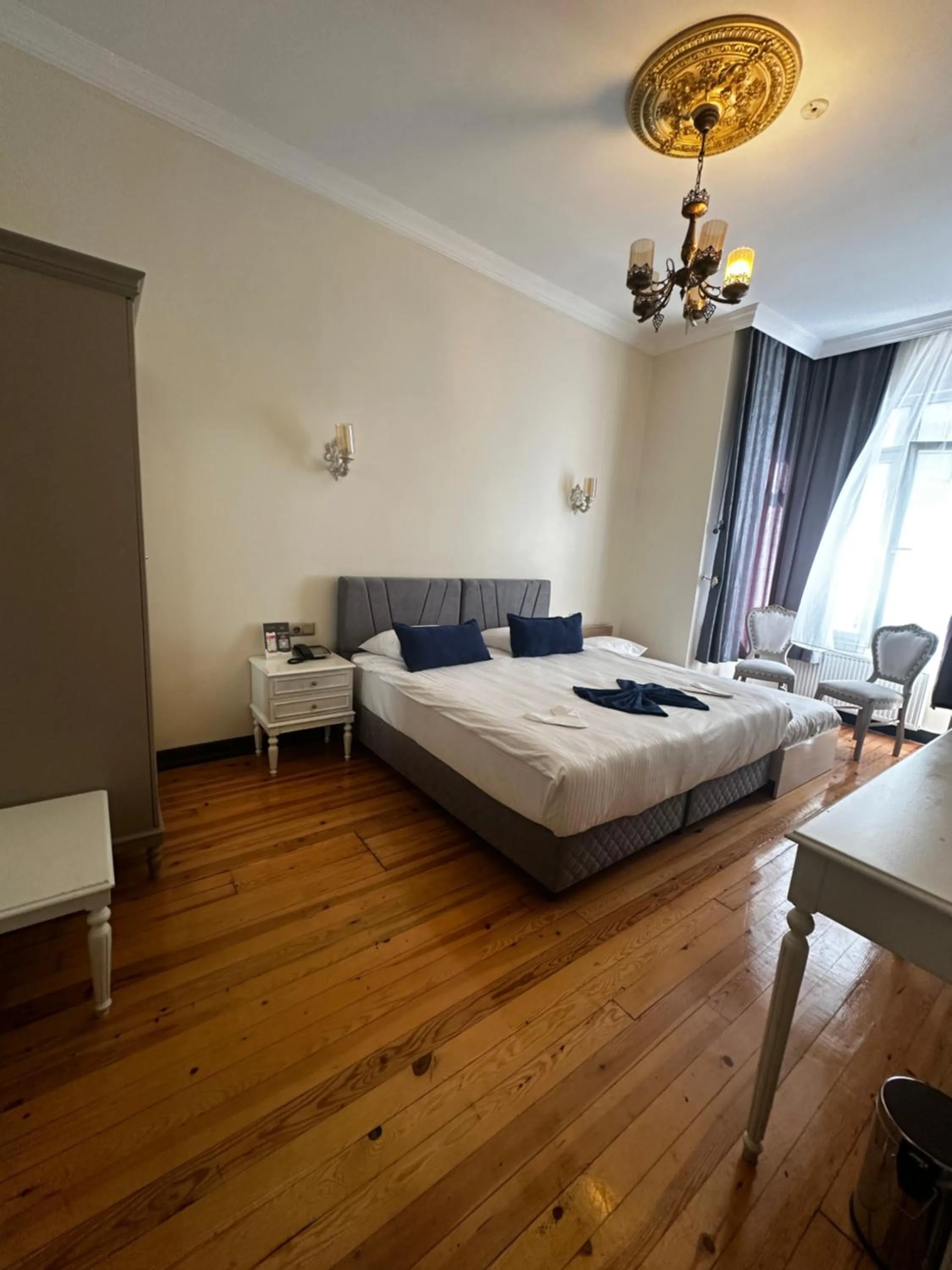 Photo of the whole room, Bed in Taksim Green Star Hotel