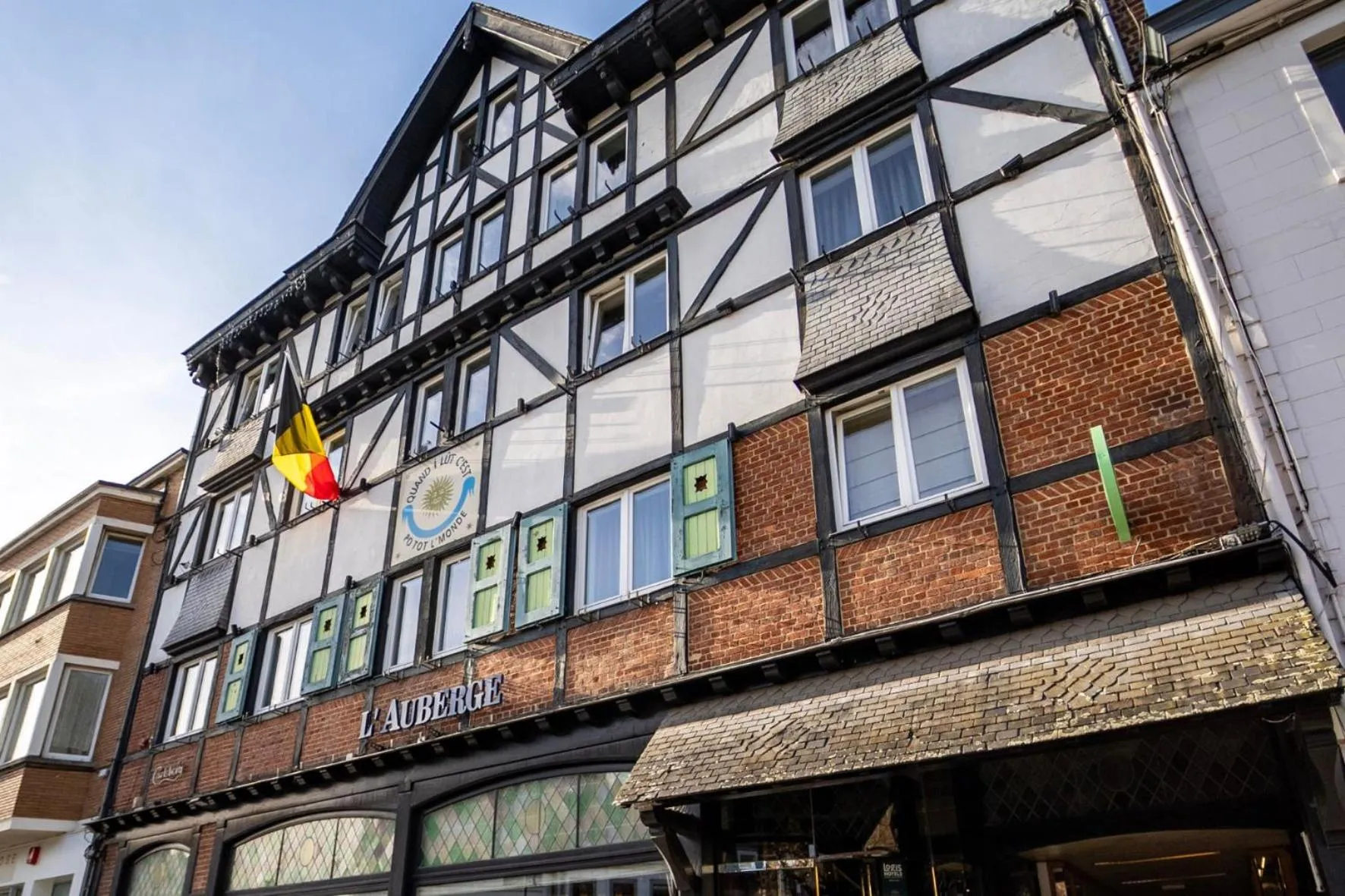 Property building in Hôtel-Restaurant L'Auberge