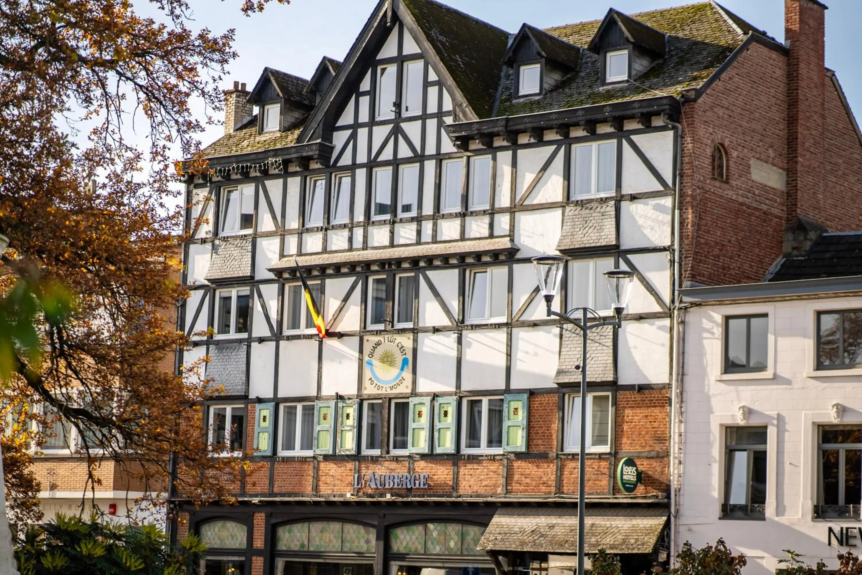 Property building in Hôtel-Restaurant L'Auberge