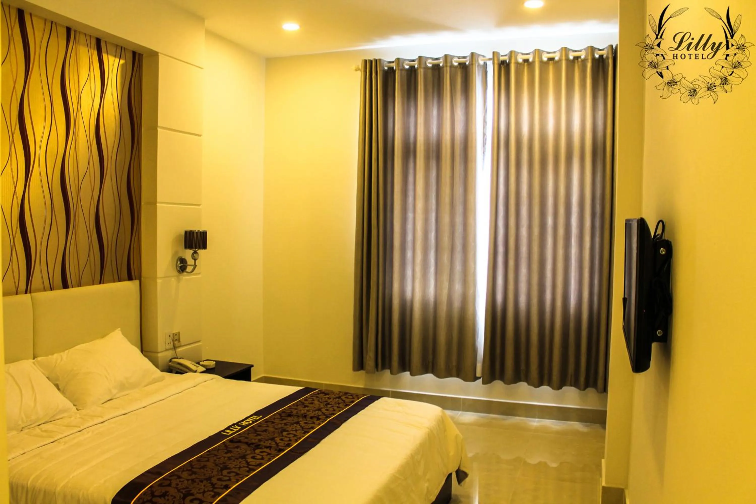 Photo of the whole room, Bed in Lilly Hotel