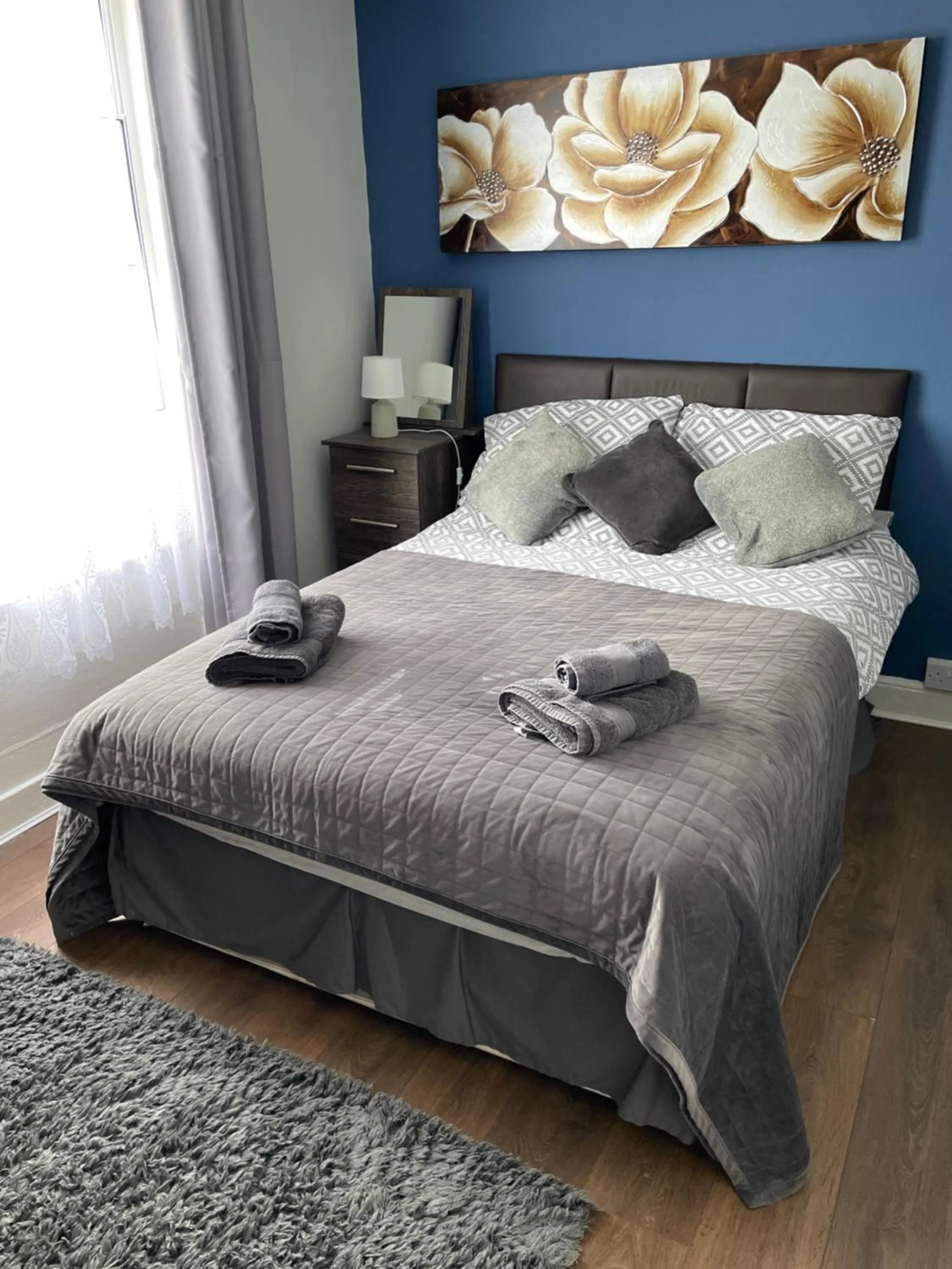 Photo of the whole room, Bed in Y Castell