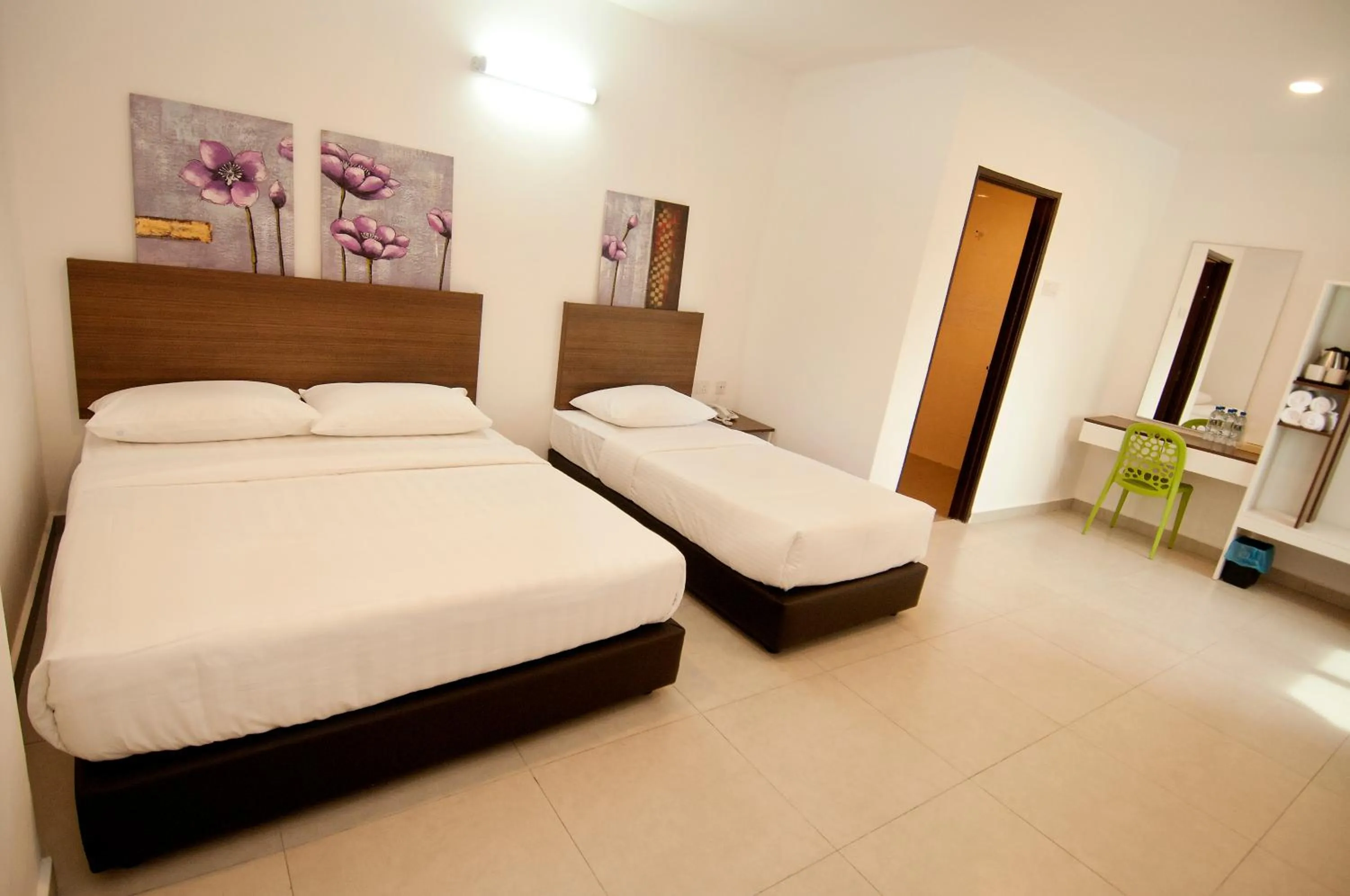 City view, Bed in Hotel Cheqinn