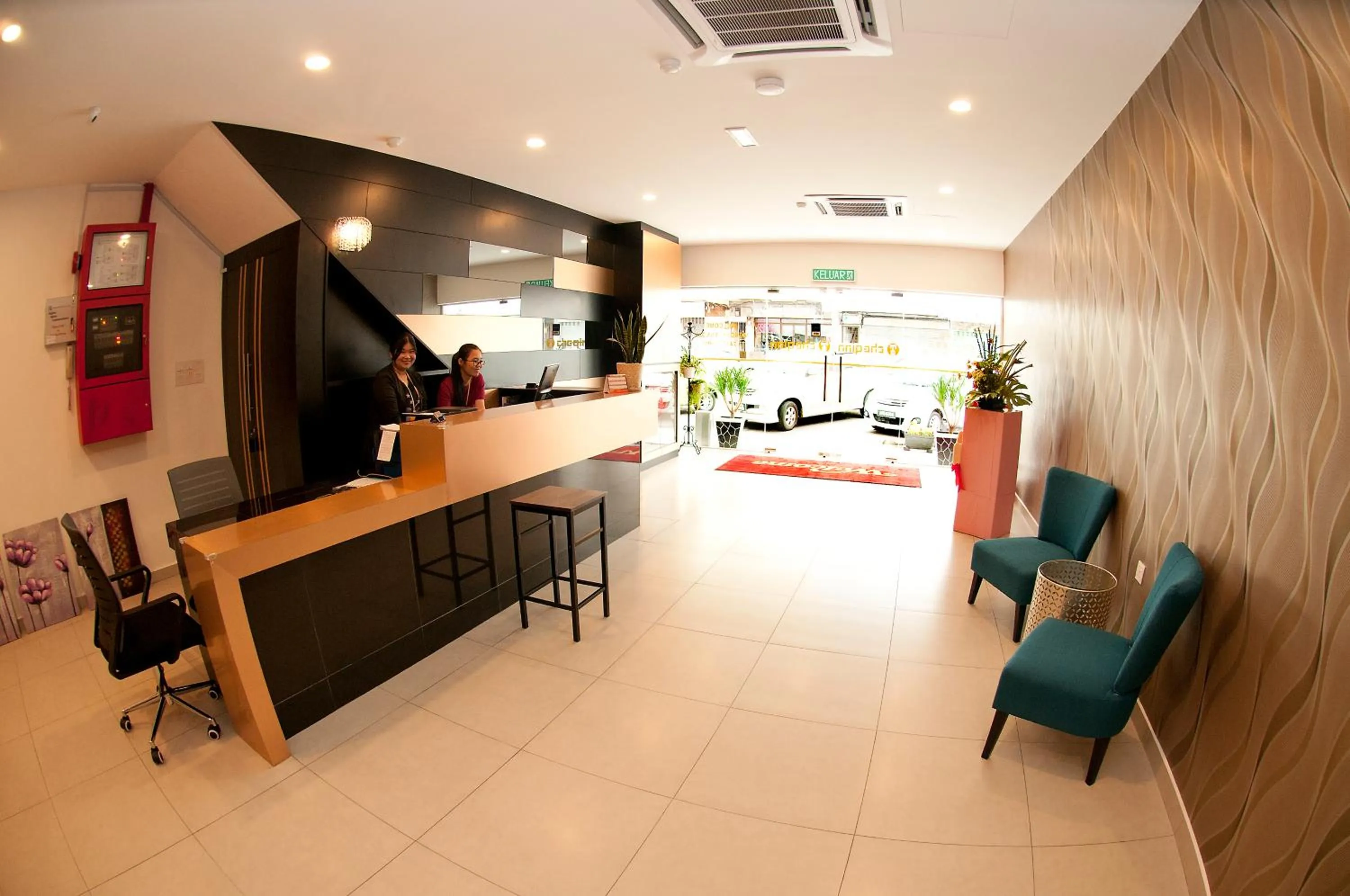 Facade/entrance in Hotel Cheqinn