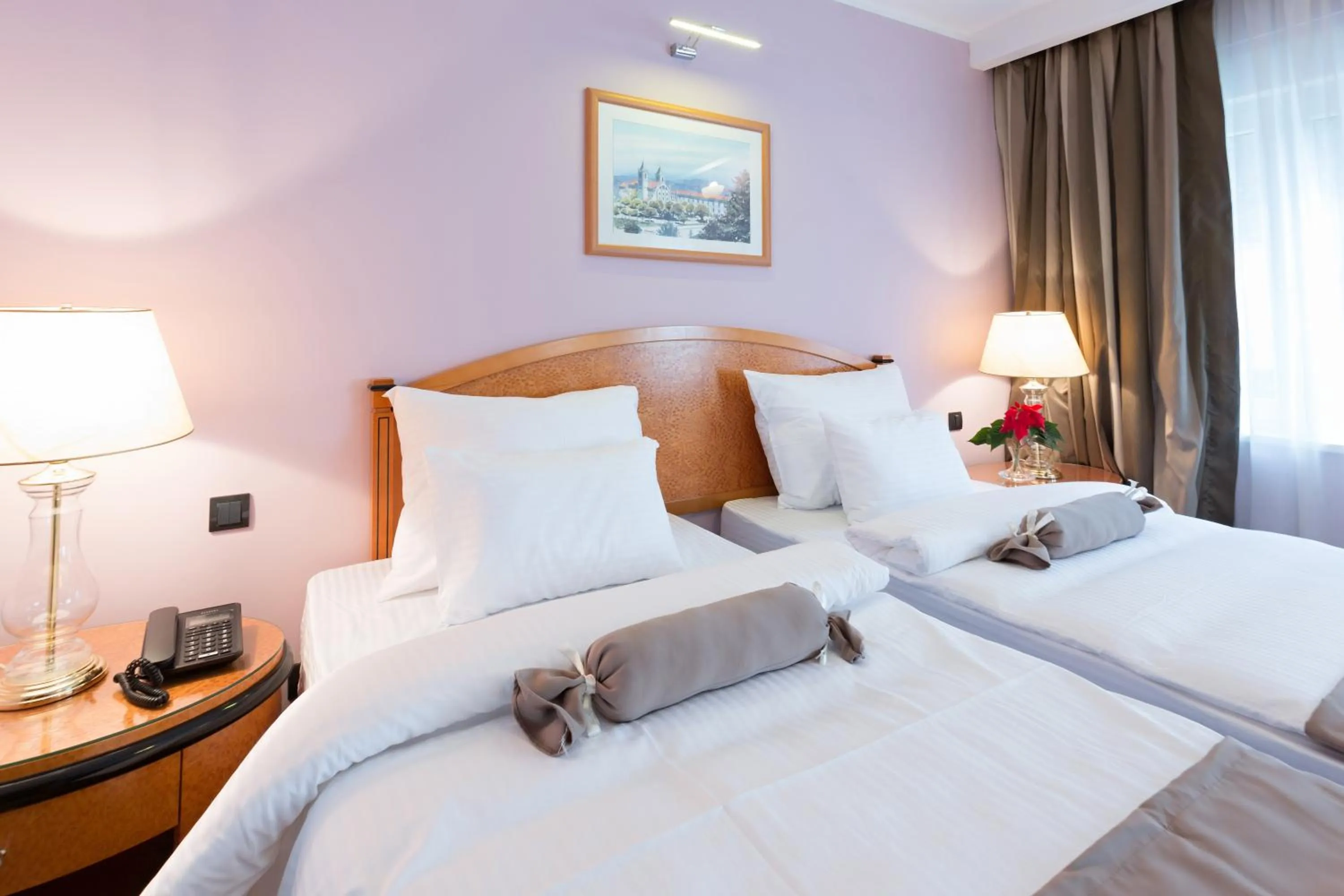 Bedroom, Bed in Hotel Sterling Garni