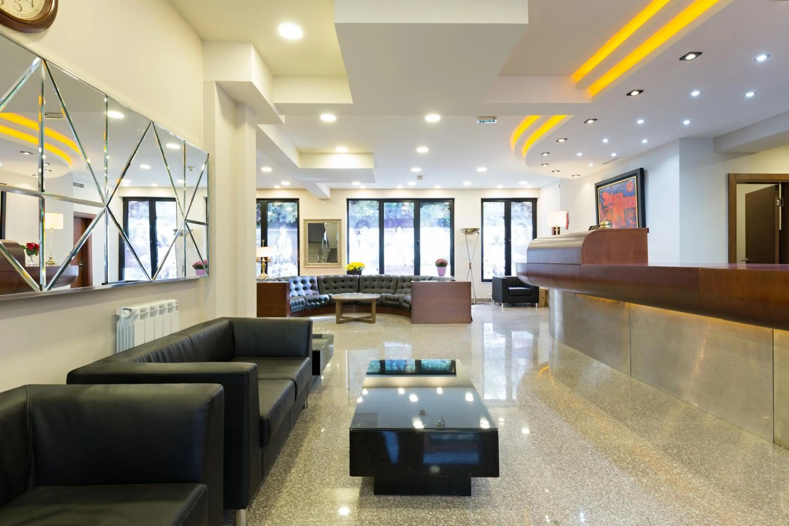 Lobby or reception in Hotel Sterling Garni