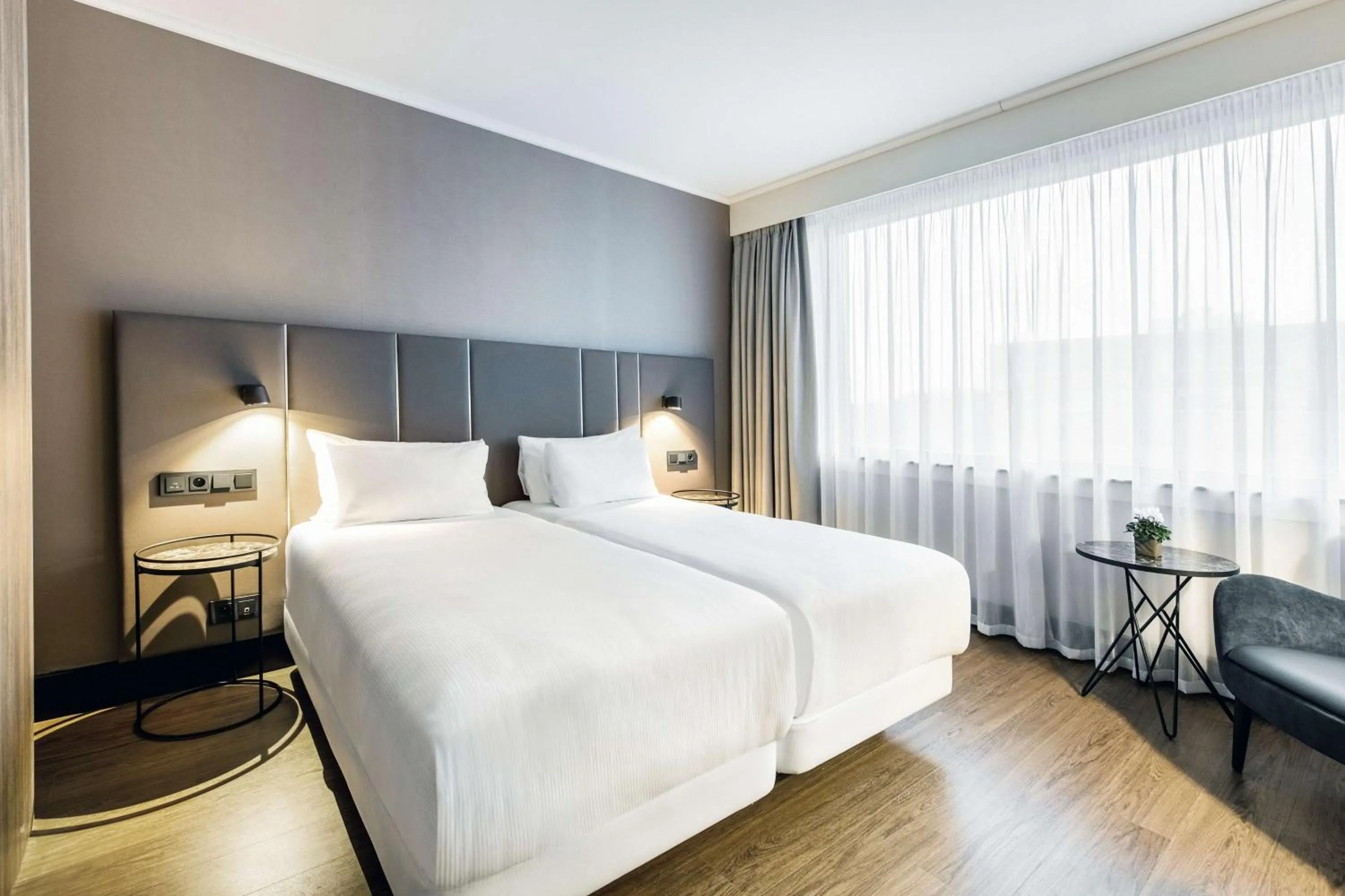 Bedroom, Bed in NH Brussels Airport