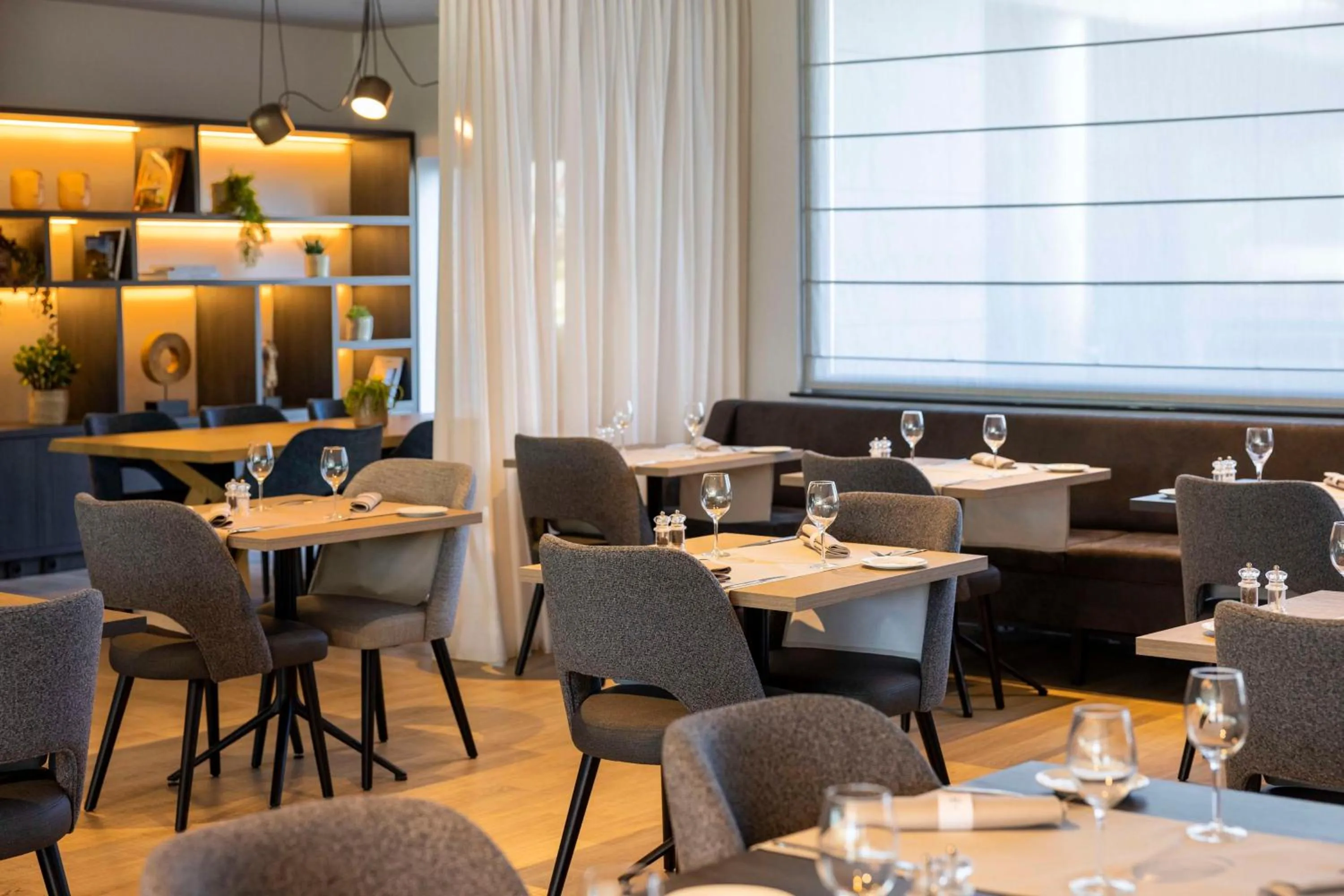 Restaurant/places to eat in NH Brussels Airport