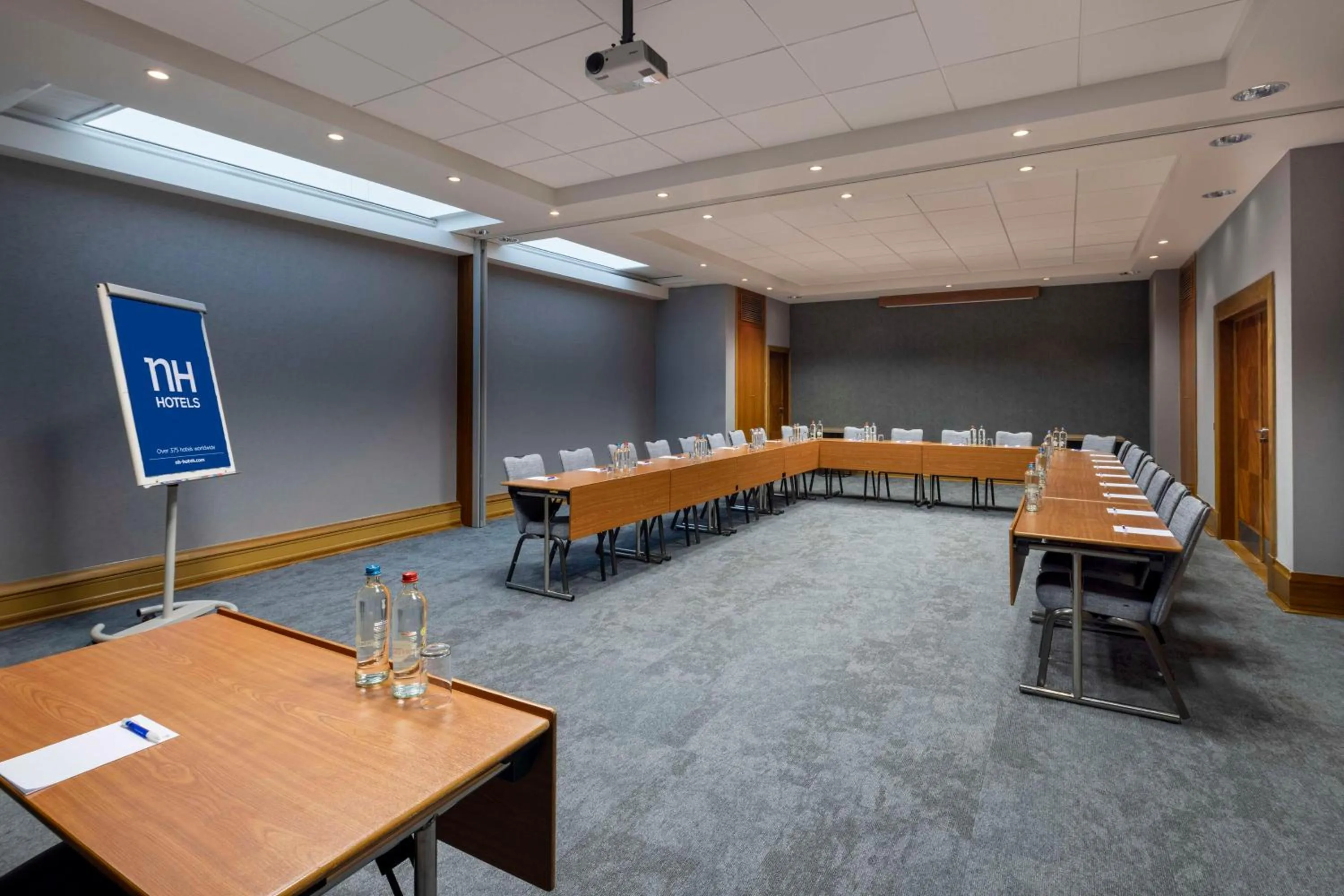 Bedroom in NH Brussels Airport