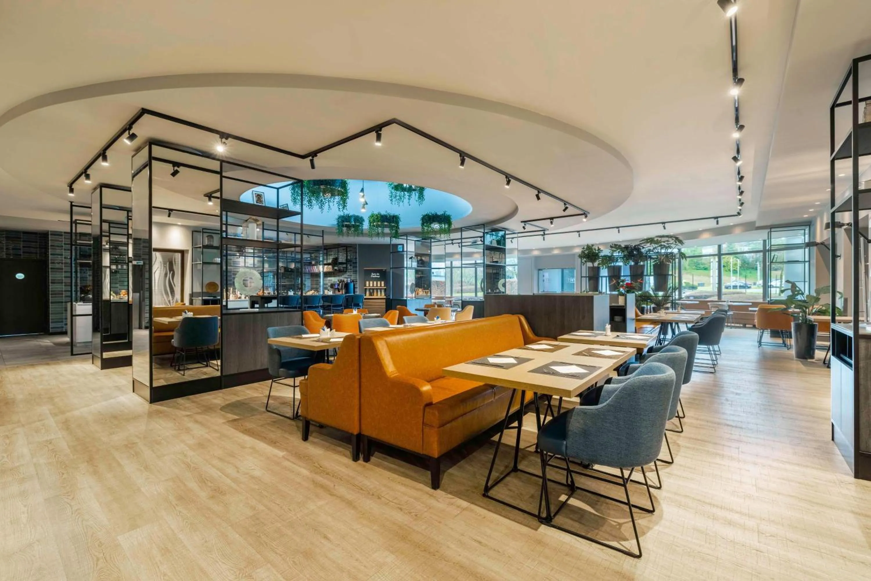 Restaurant/places to eat in NH Brussels Airport