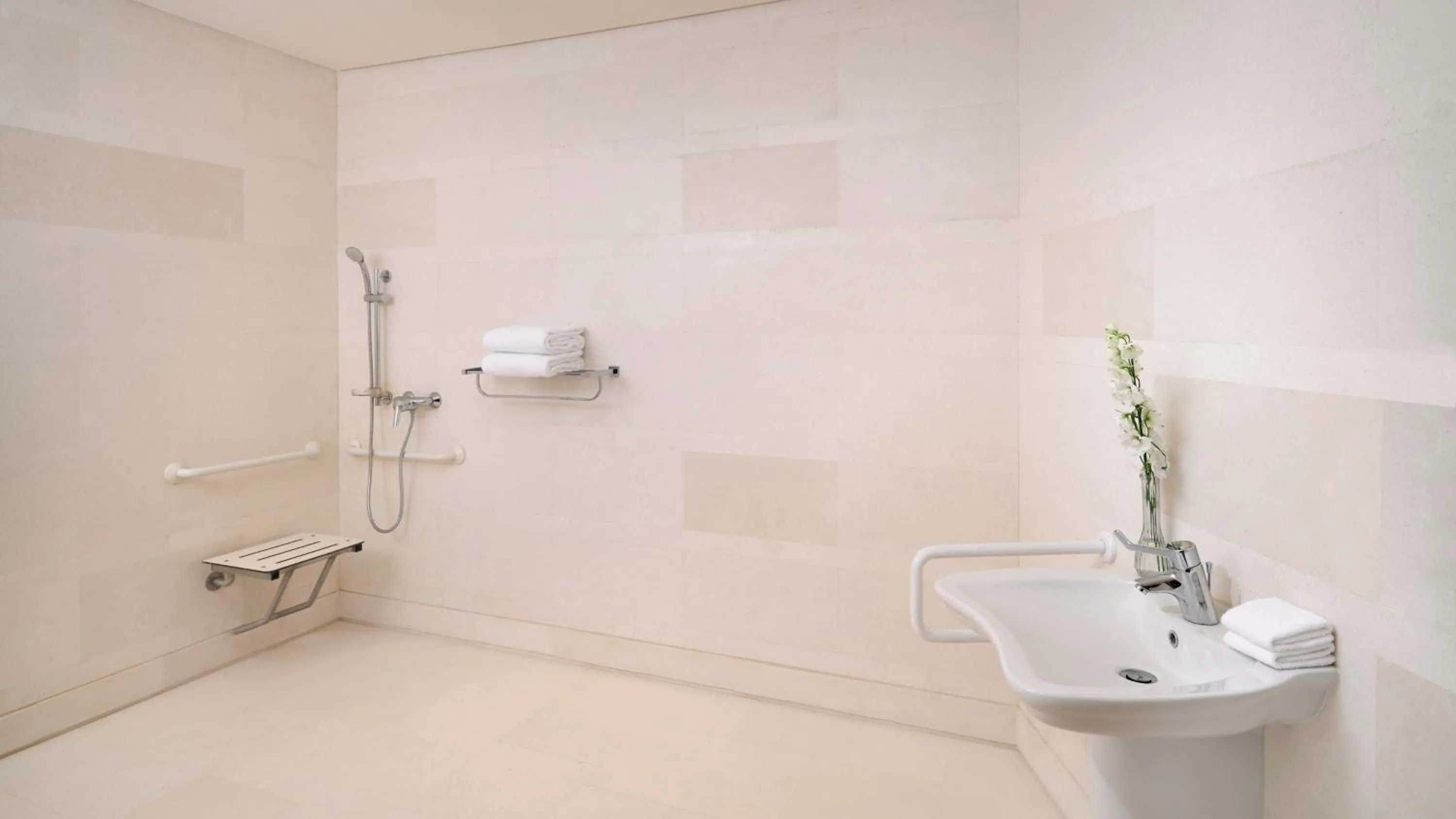 Photo of the whole room in InterContinental Durrat Al Riyadh Resort & Spa by IHG