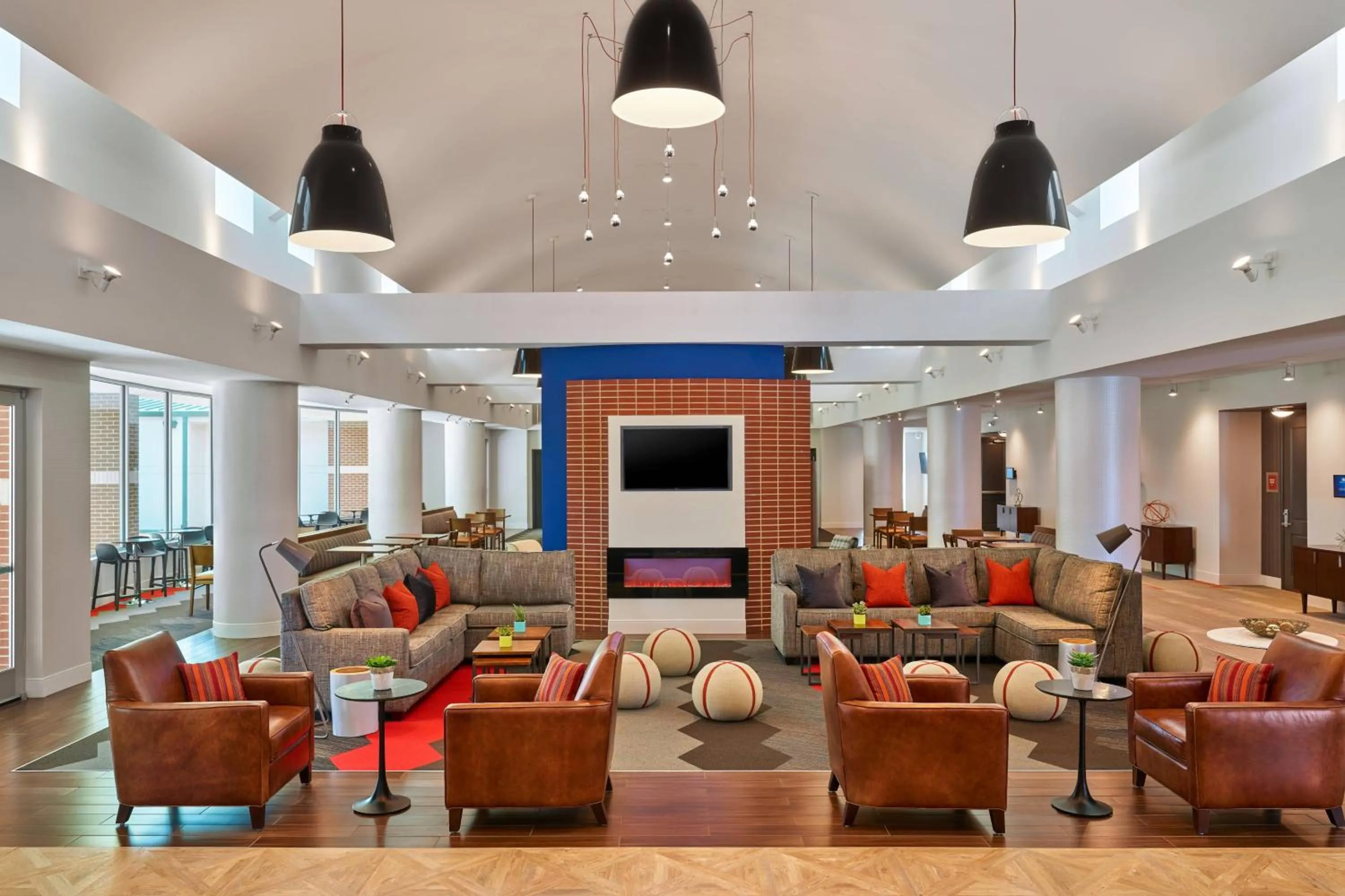 Lobby or reception in Four Points by Sheraton Dallas Fort Worth Airport North