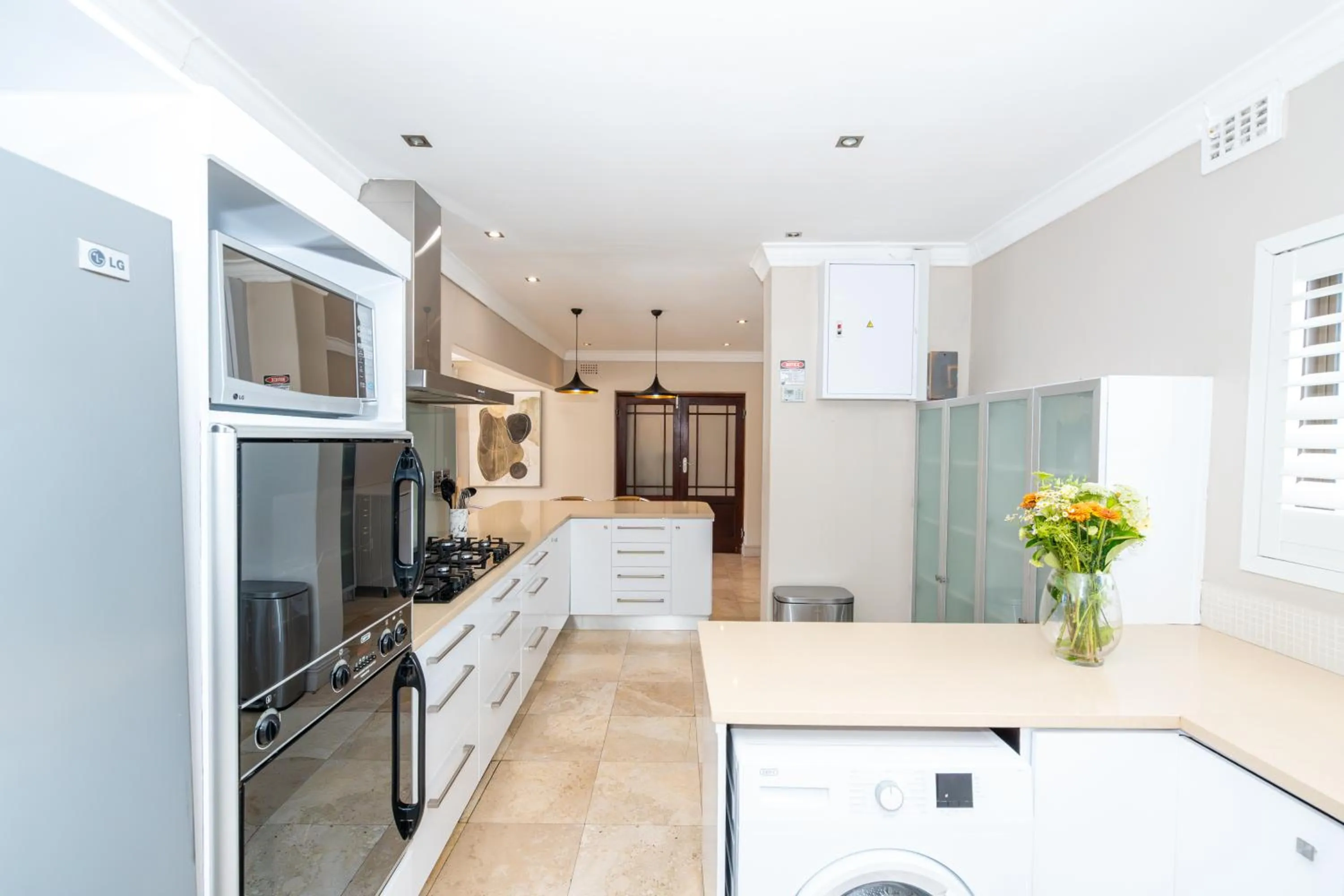 Kitchen or kitchenette in 2 On Lismore Guesthouse