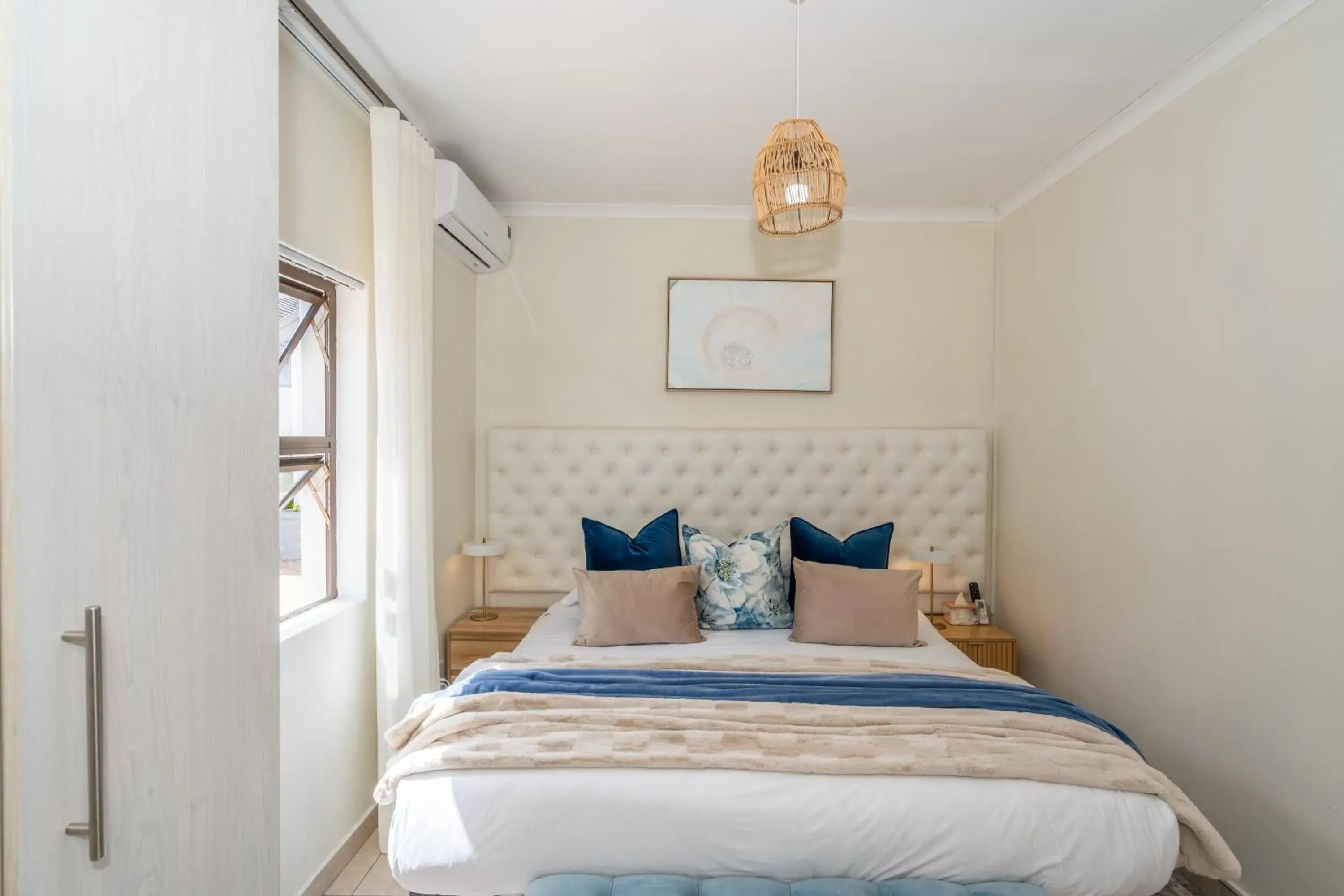 Three-Bedroom Apartment in 2 On Lismore Guesthouse Three-Bedroom Apartment in 2 On Lismore Guesthouse