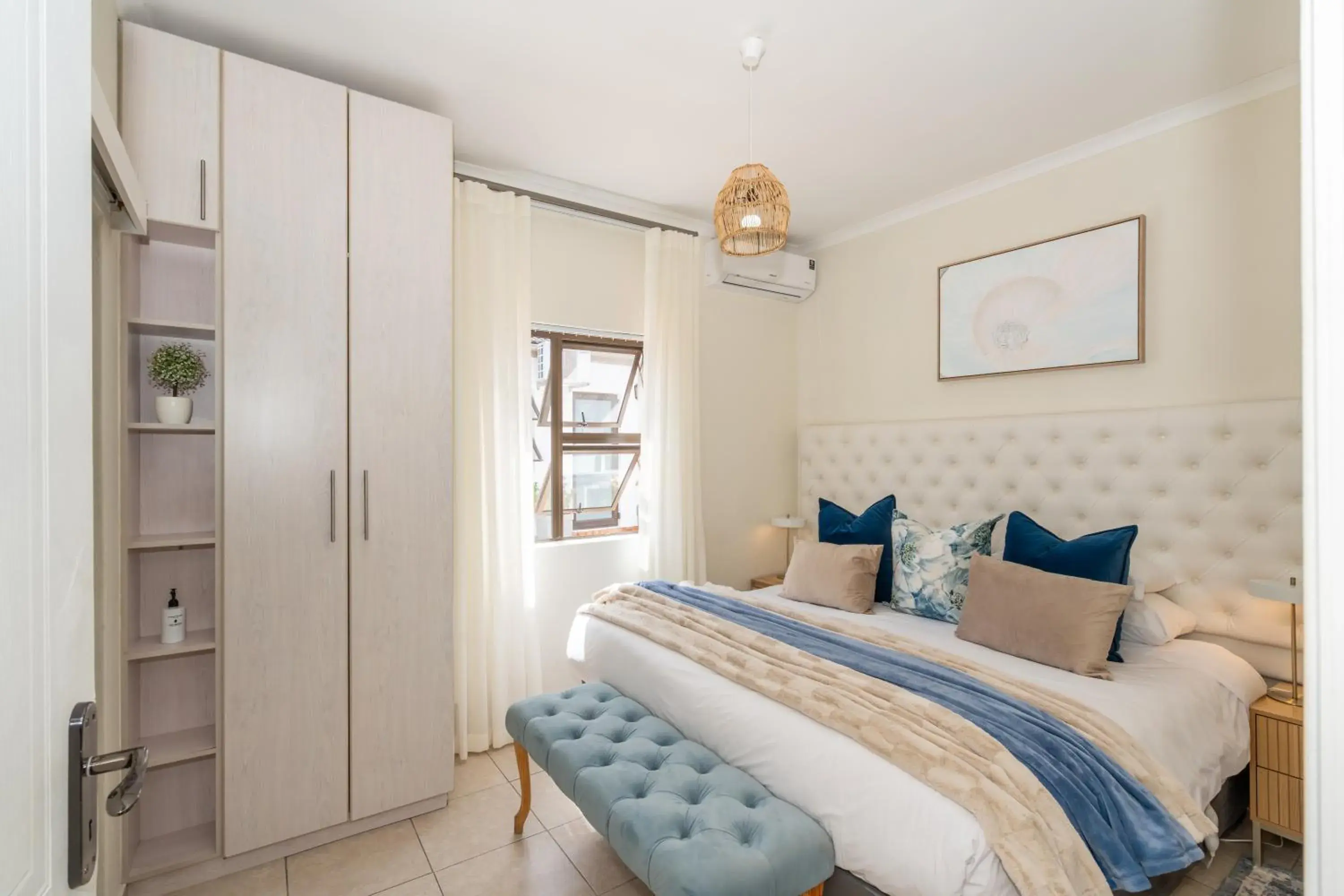 Three-Bedroom Apartment in 2 On Lismore Guesthouse Three-Bedroom Apartment in 2 On Lismore Guesthouse