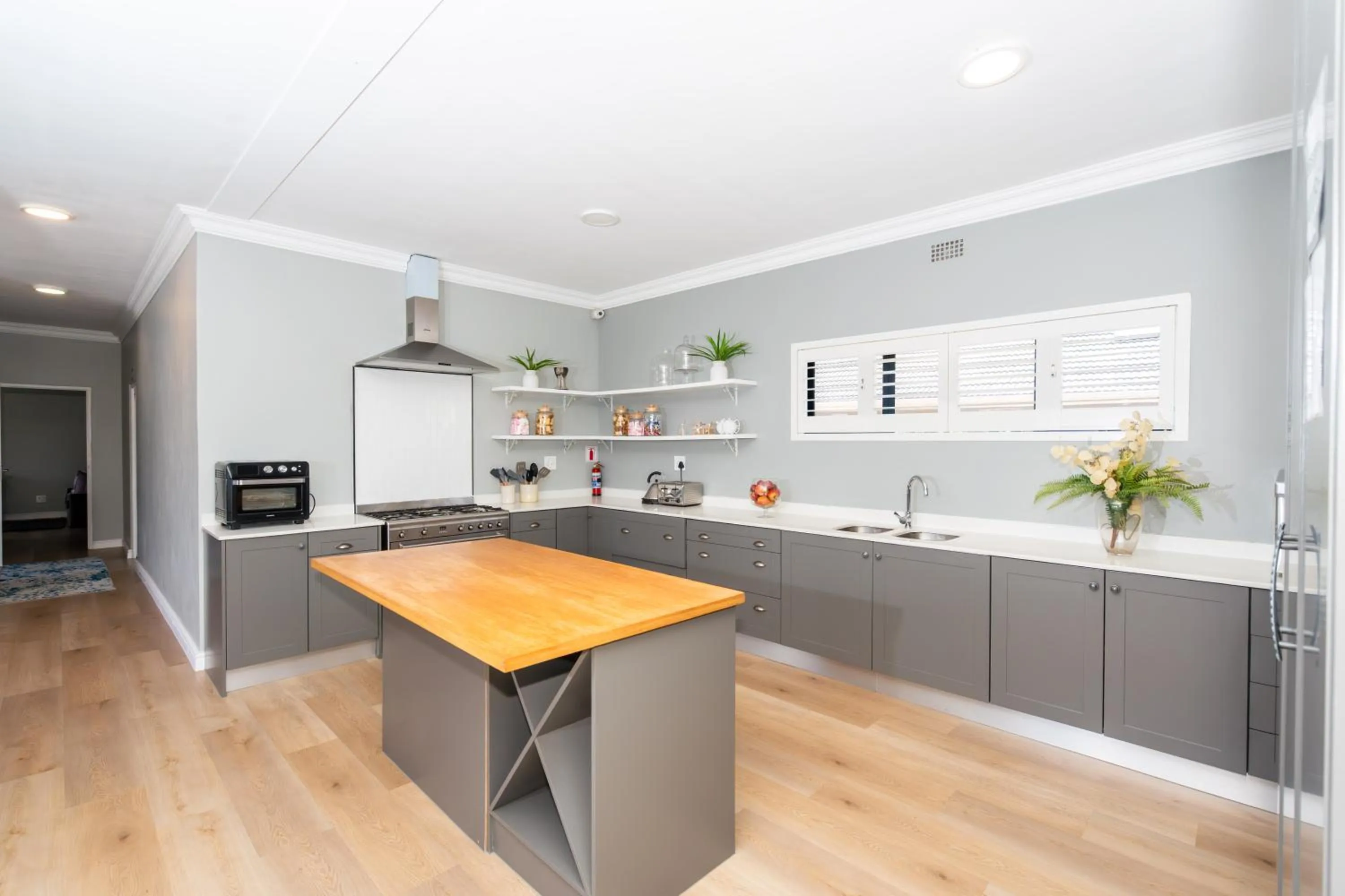 kitchen in 2 On Lismore Guesthouse