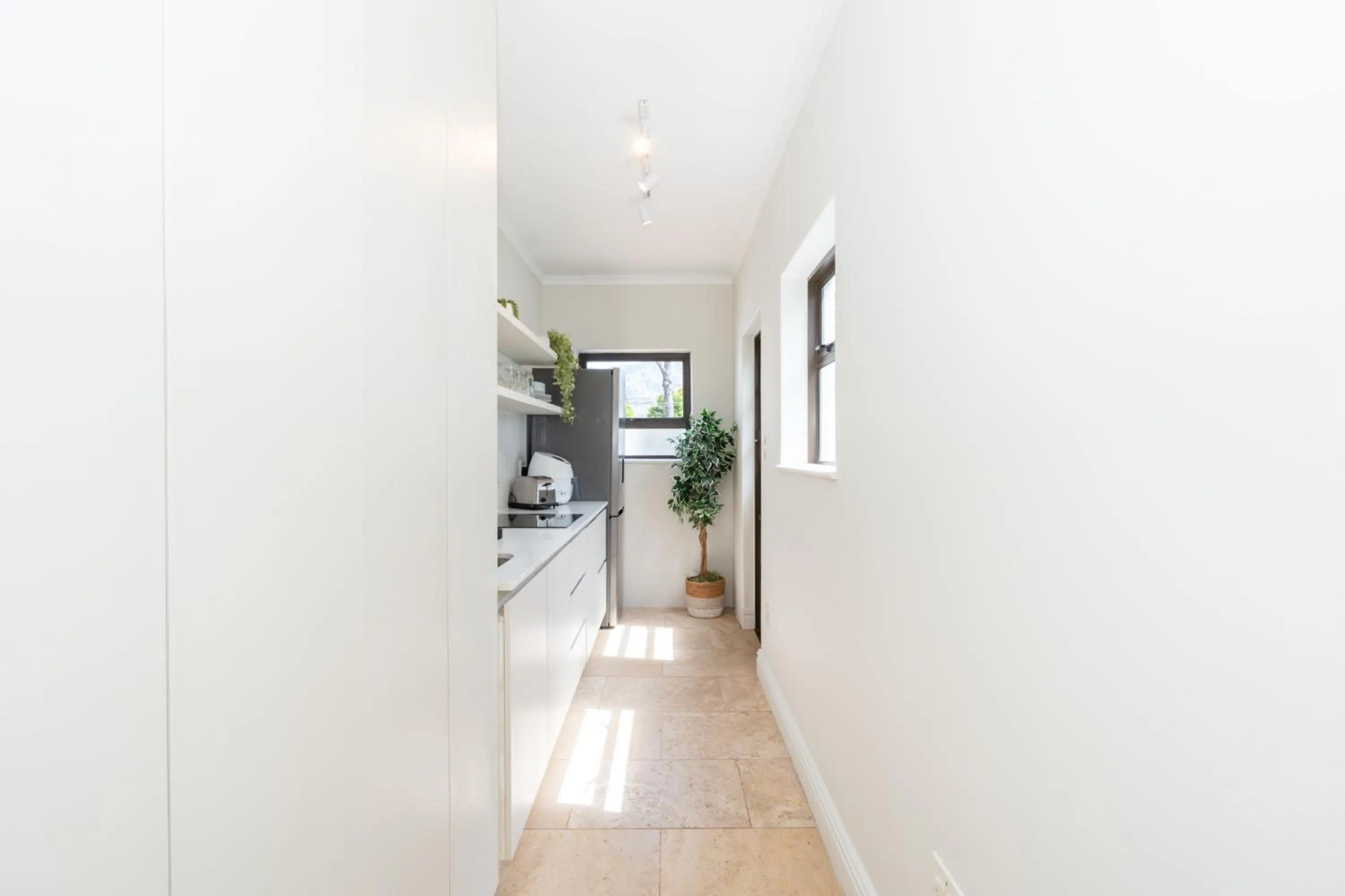 Kitchen or kitchenette in 2 On Lismore Guesthouse