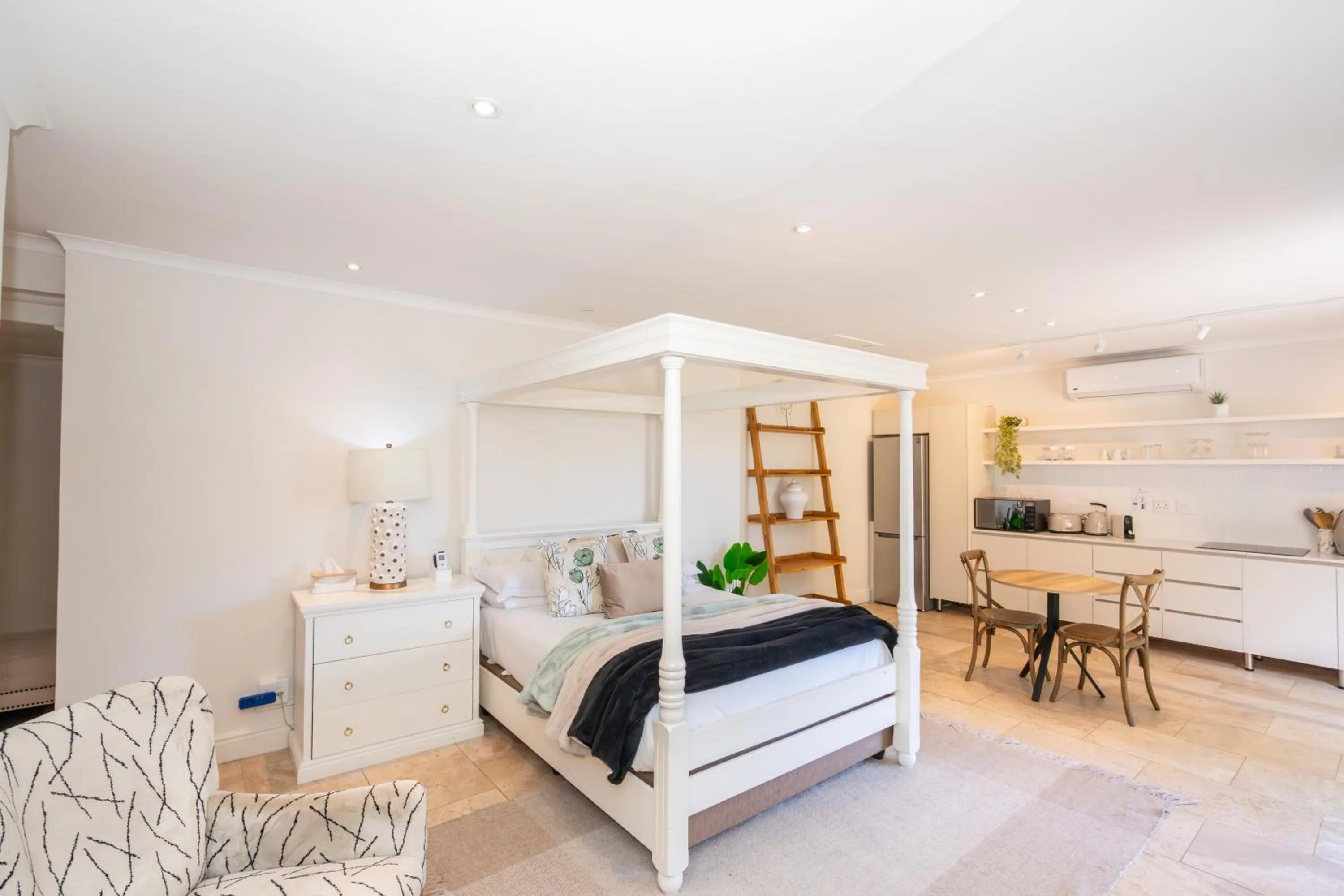 Kitchen or kitchenette, Bed in 2 On Lismore Guesthouse