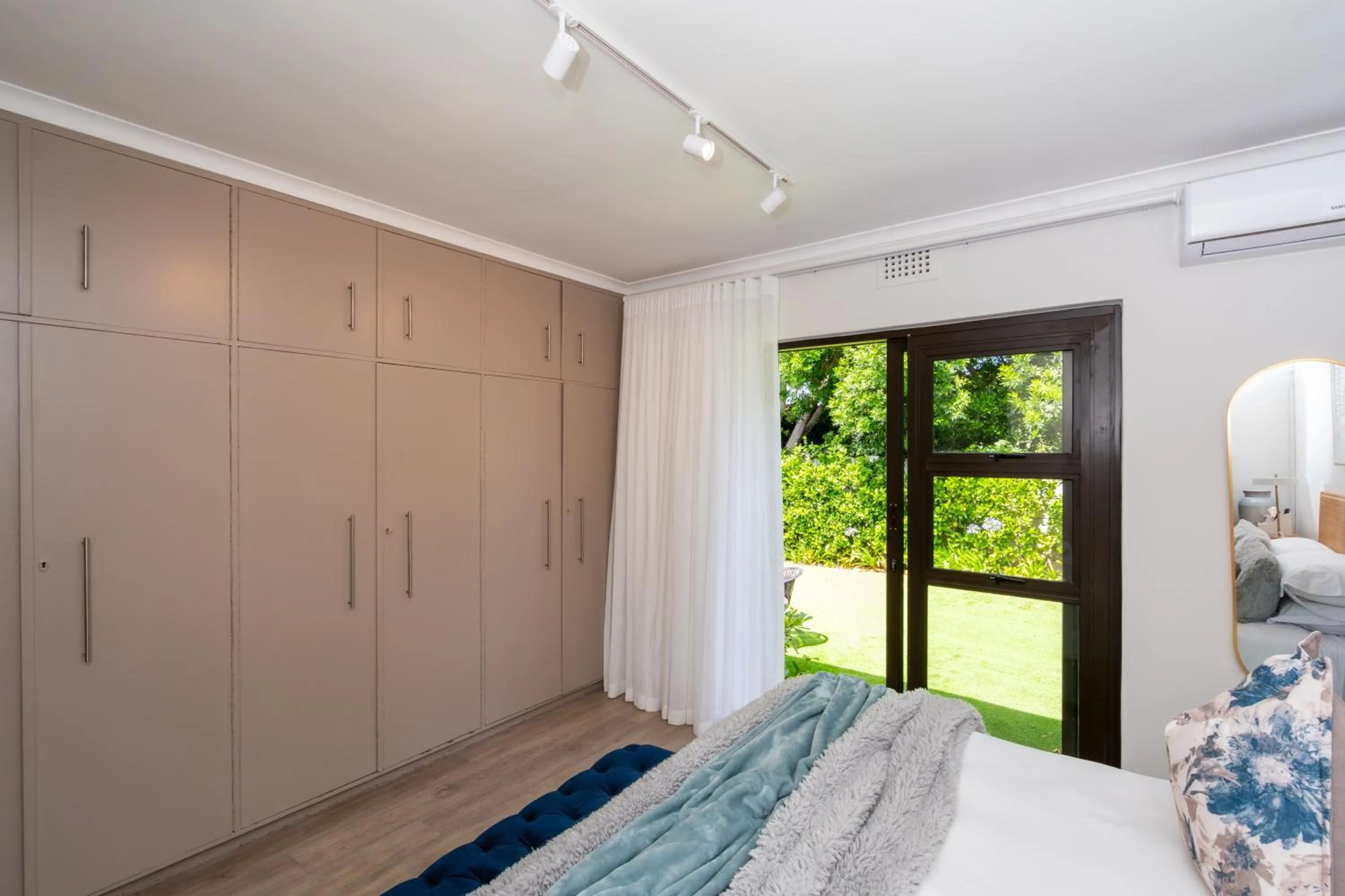 Photo of the whole room, Bed in 2 On Lismore Guesthouse