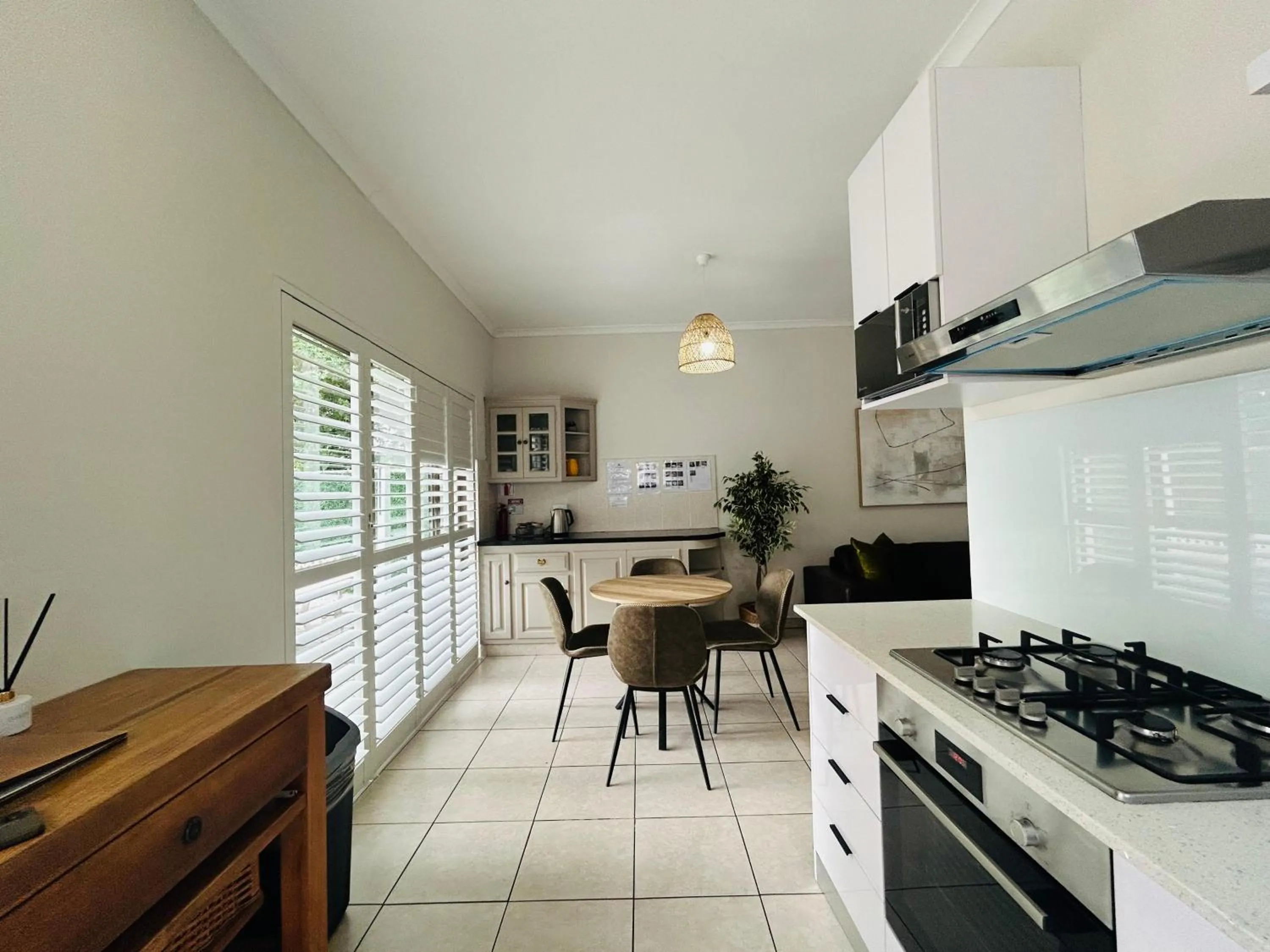 Two-Bedroom Apartment with Garden View in 2 On Lismore Guesthouse