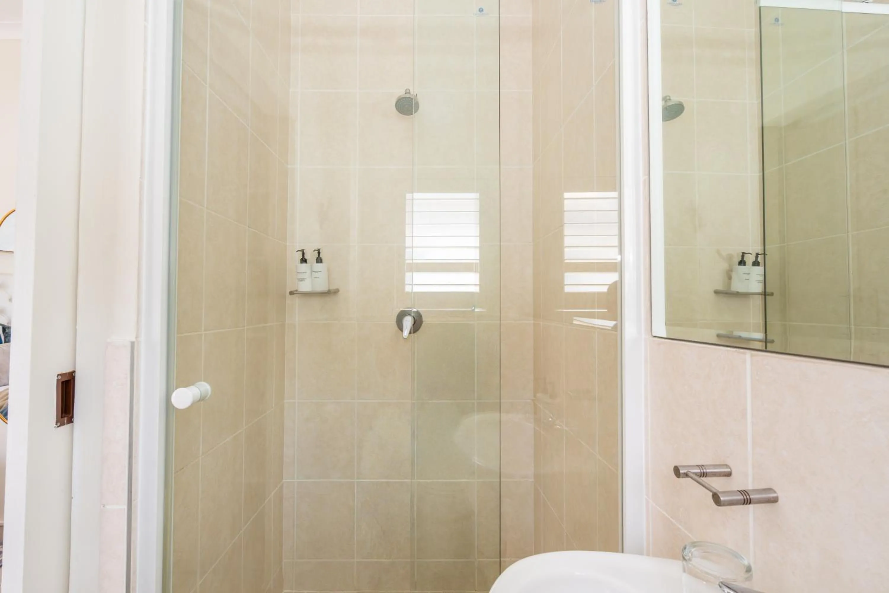 Shower in 2 On Lismore Guesthouse