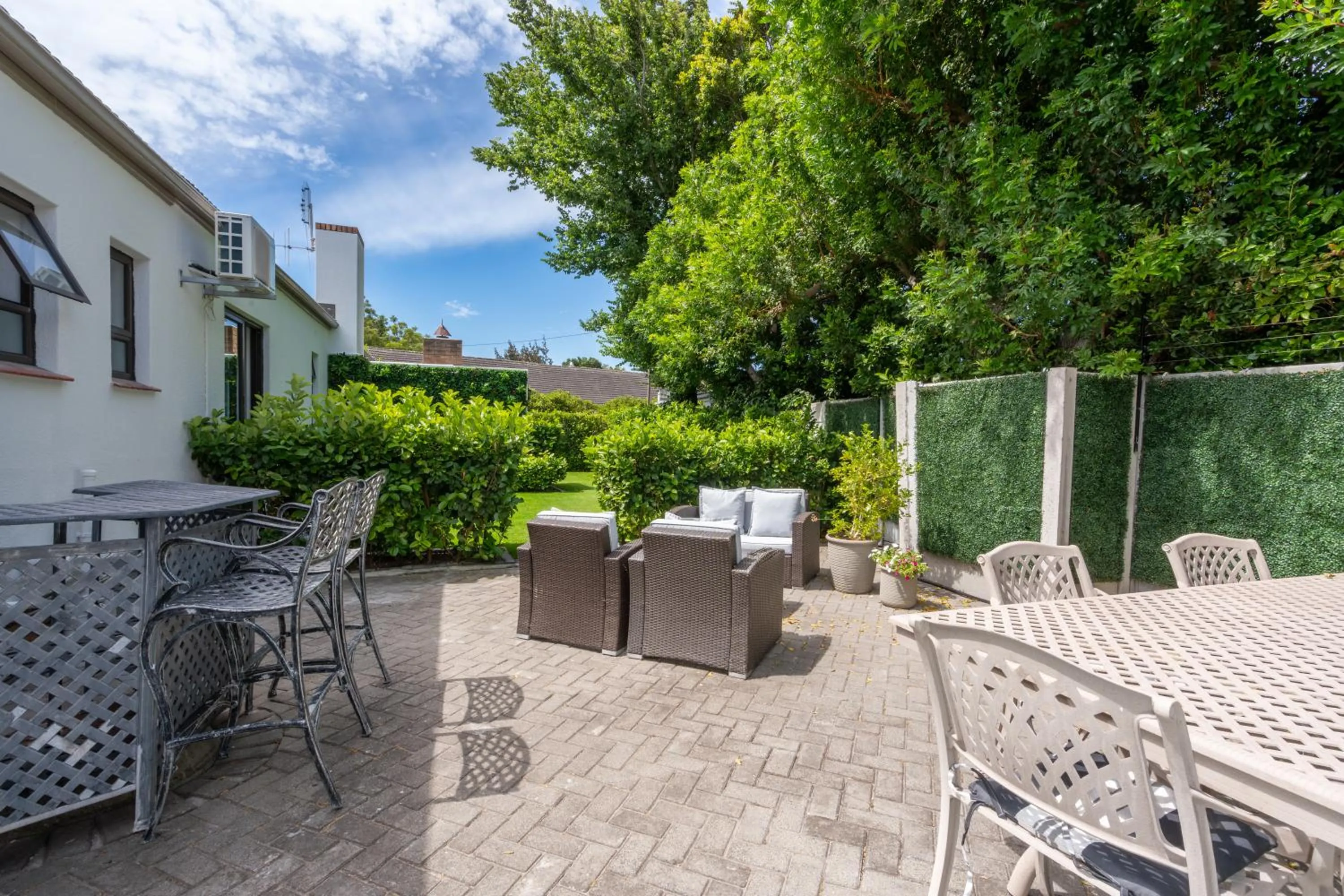 Garden in 2 On Lismore Guesthouse