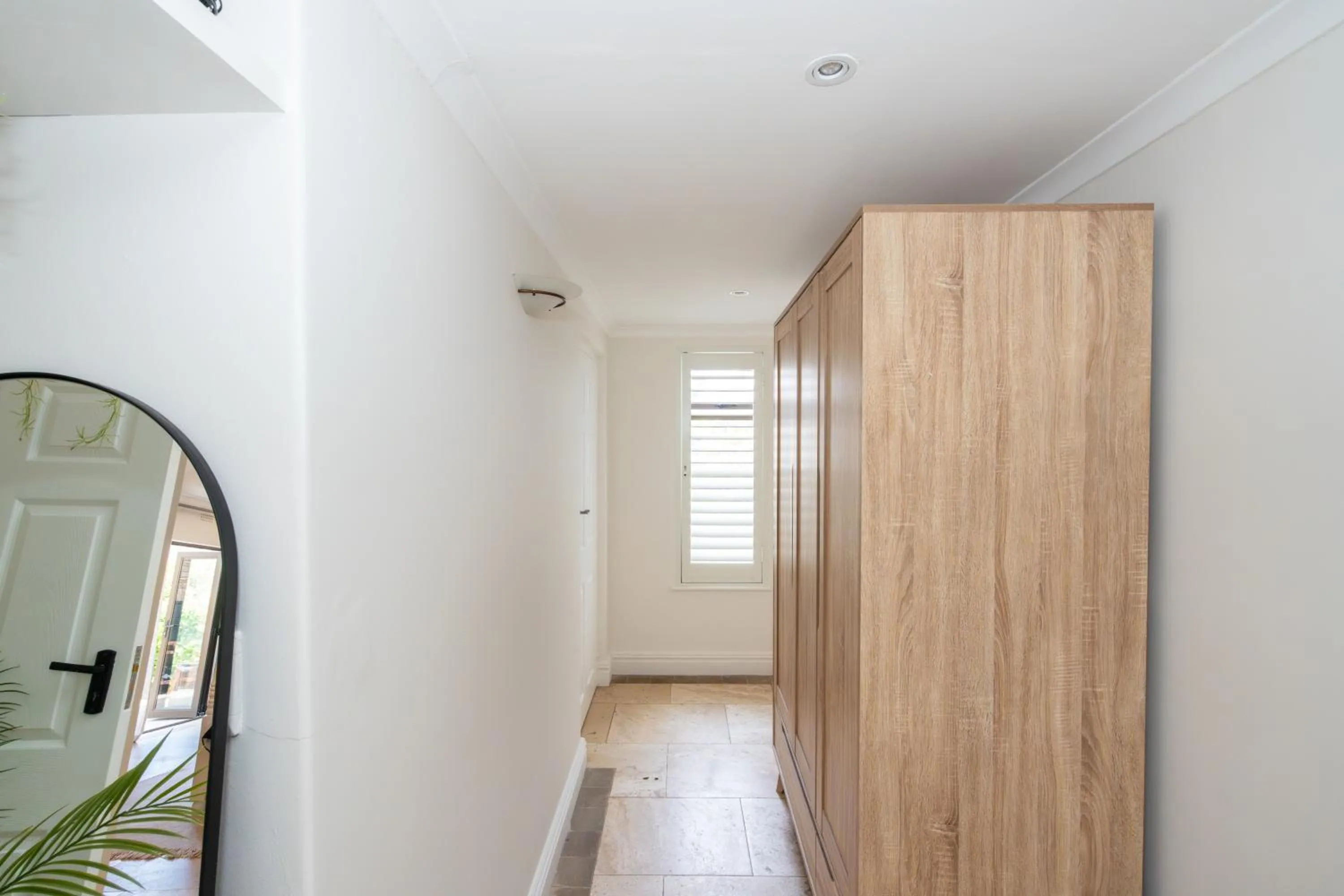 wardrobe in 2 On Lismore Guesthouse