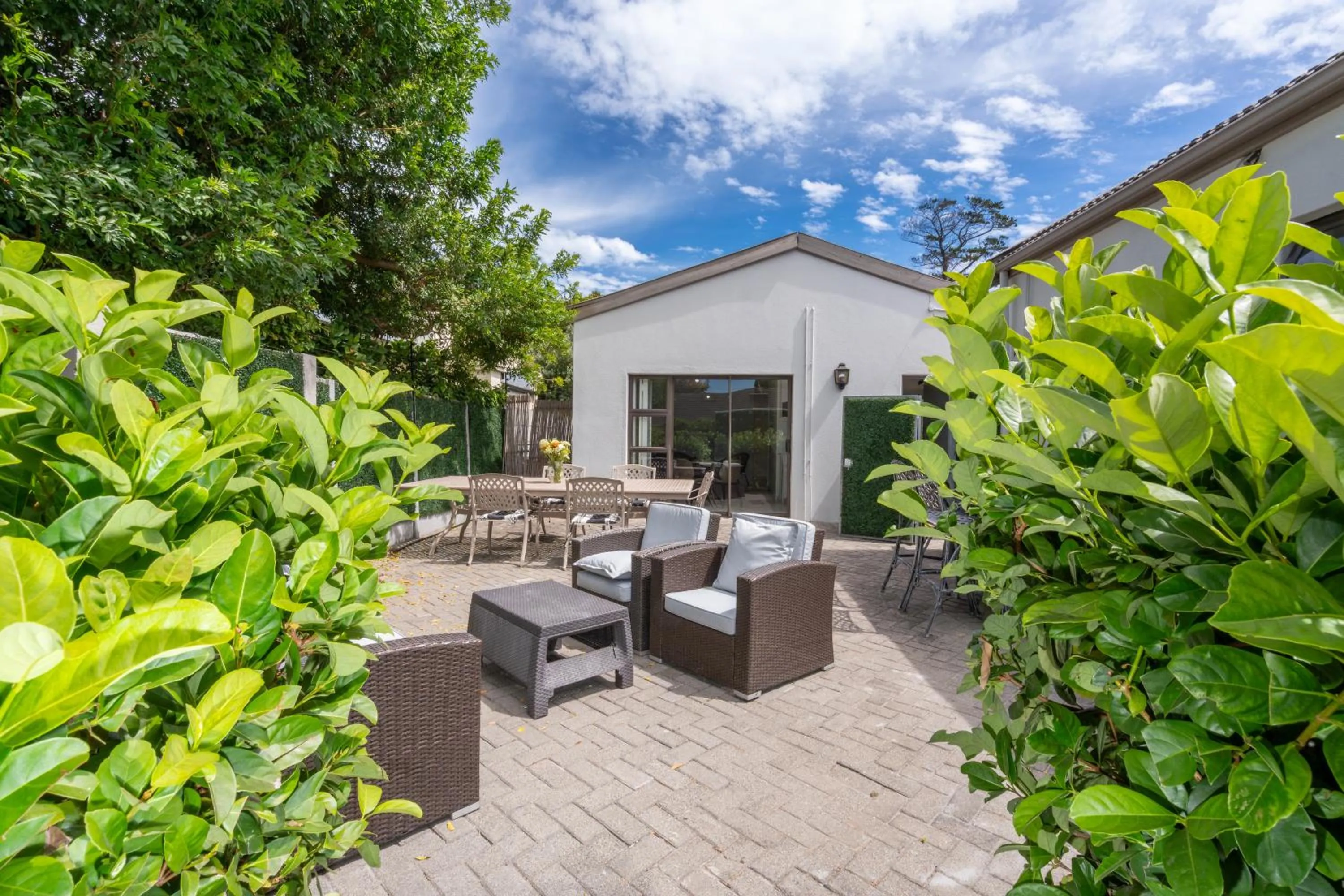 Garden in 2 On Lismore Guesthouse