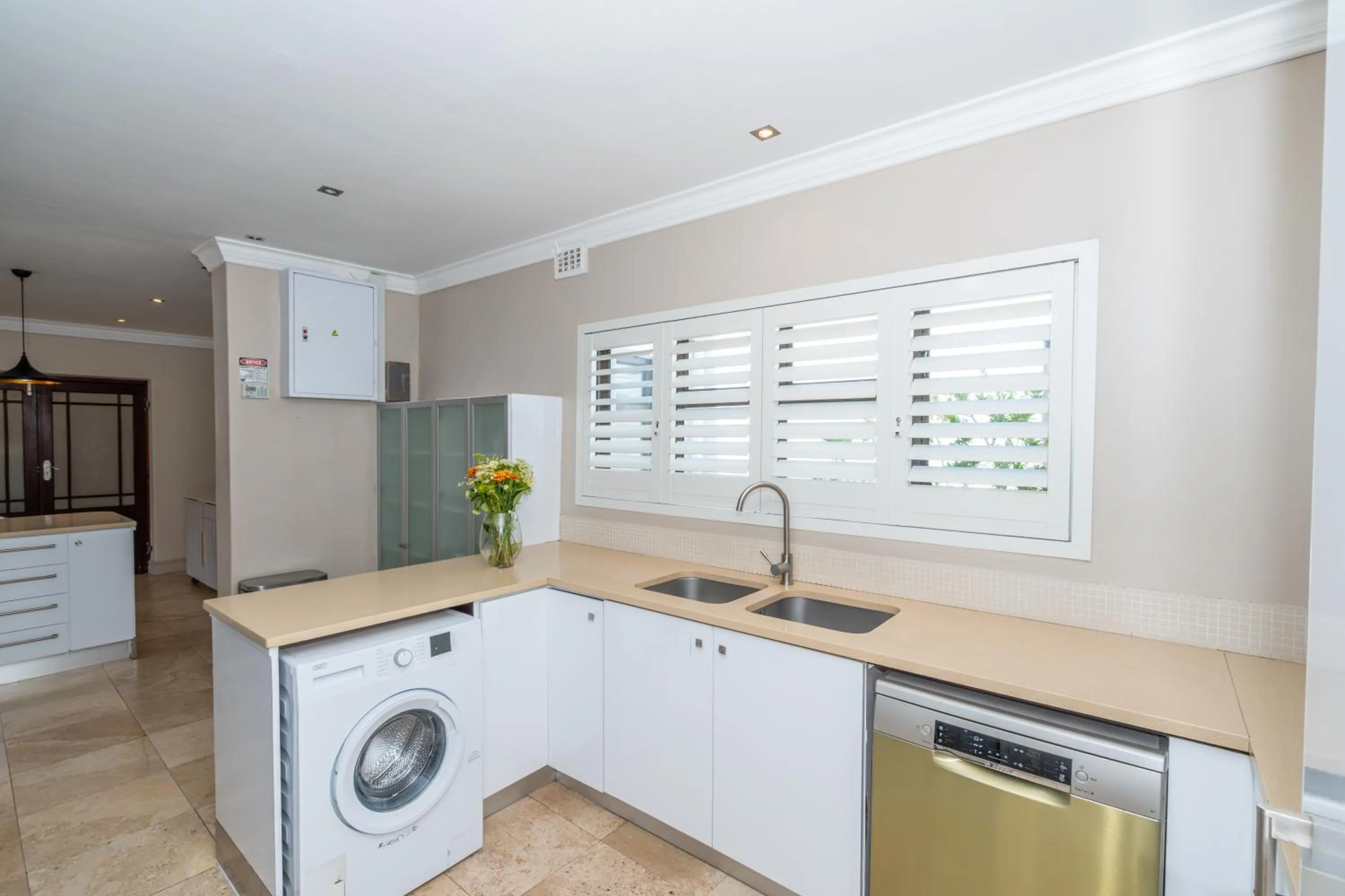Kitchen or kitchenette in 2 On Lismore Guesthouse
