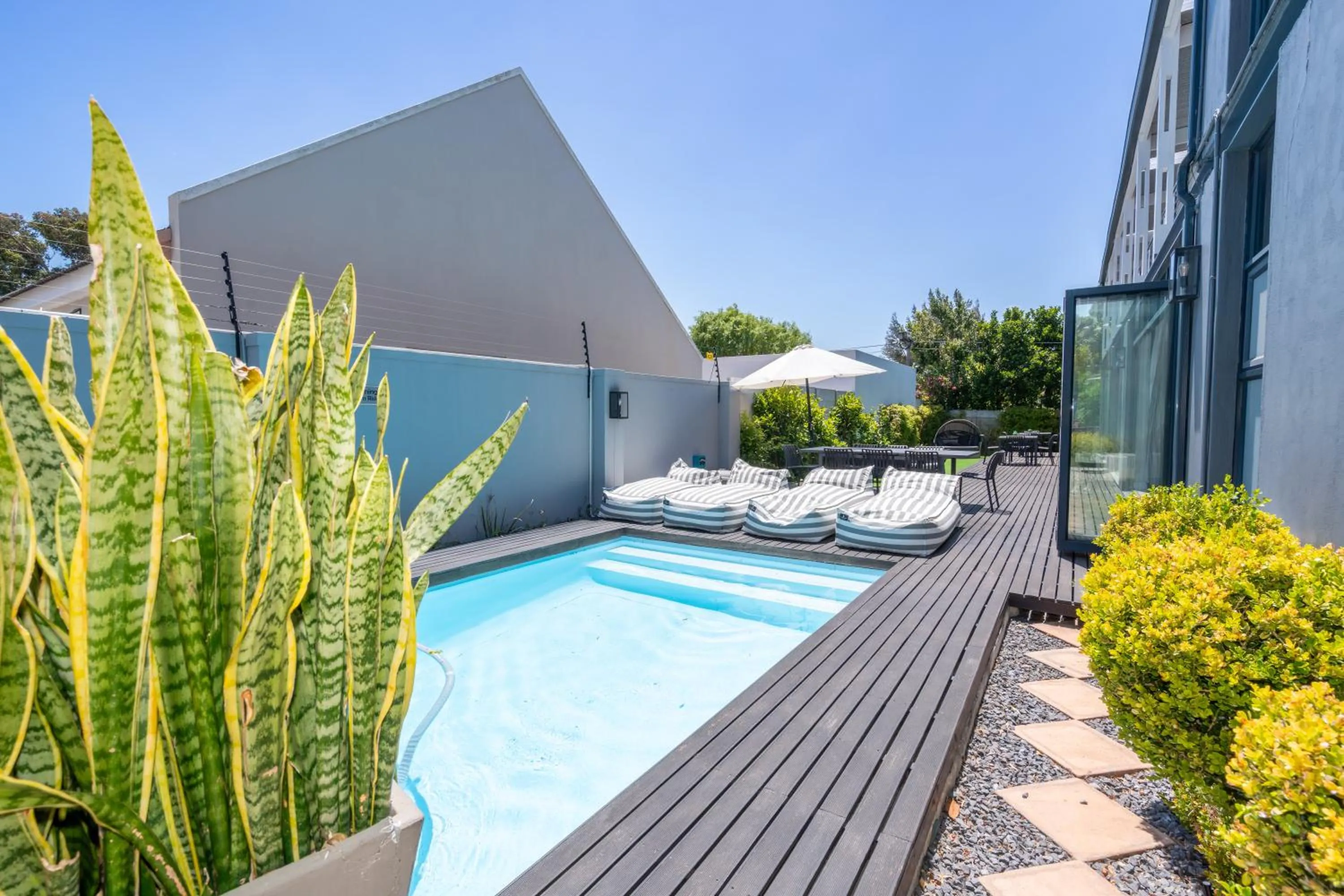 Swimming pool in 2 On Lismore Guesthouse