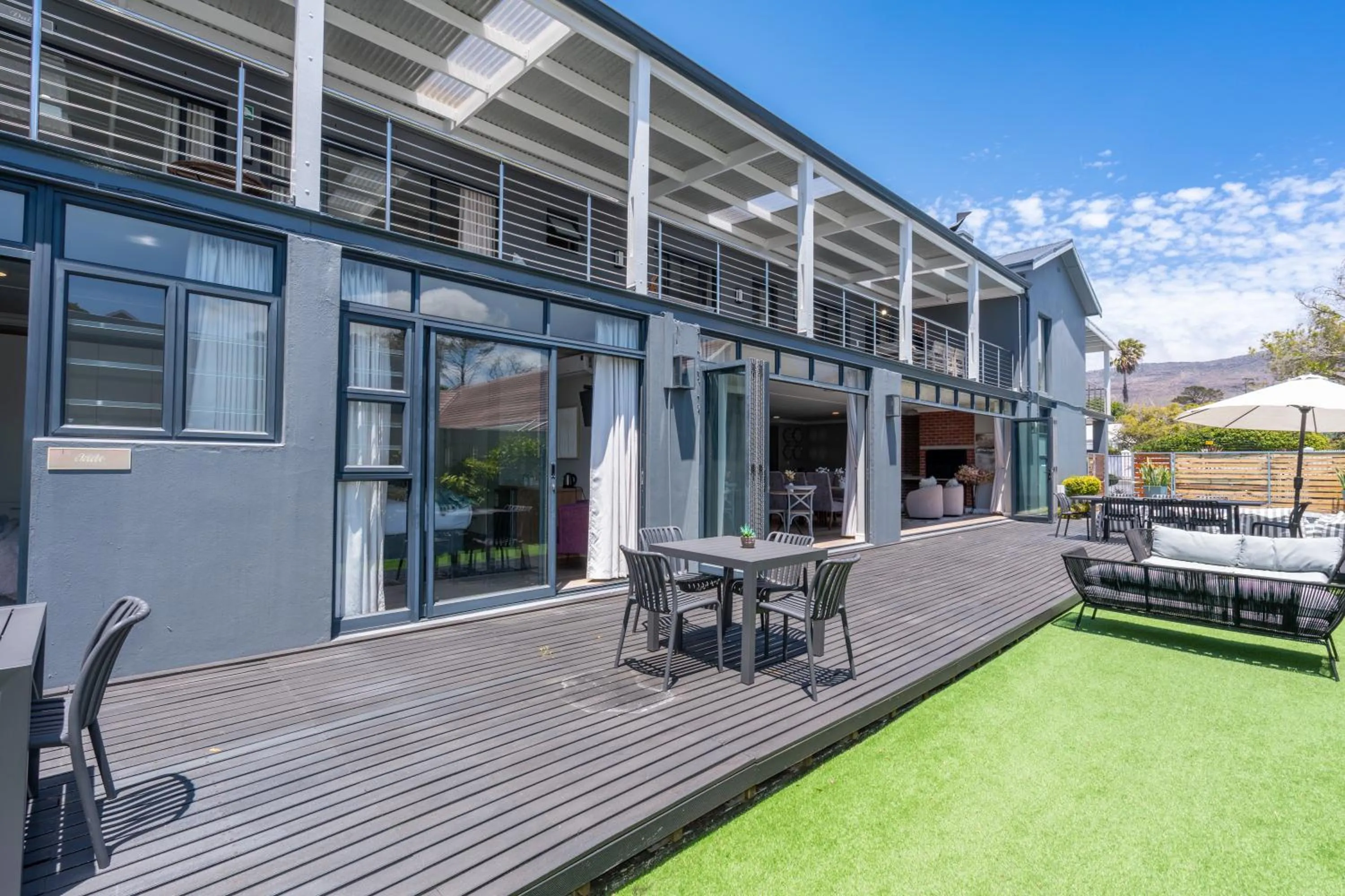 Garden view in 2 On Lismore Guesthouse