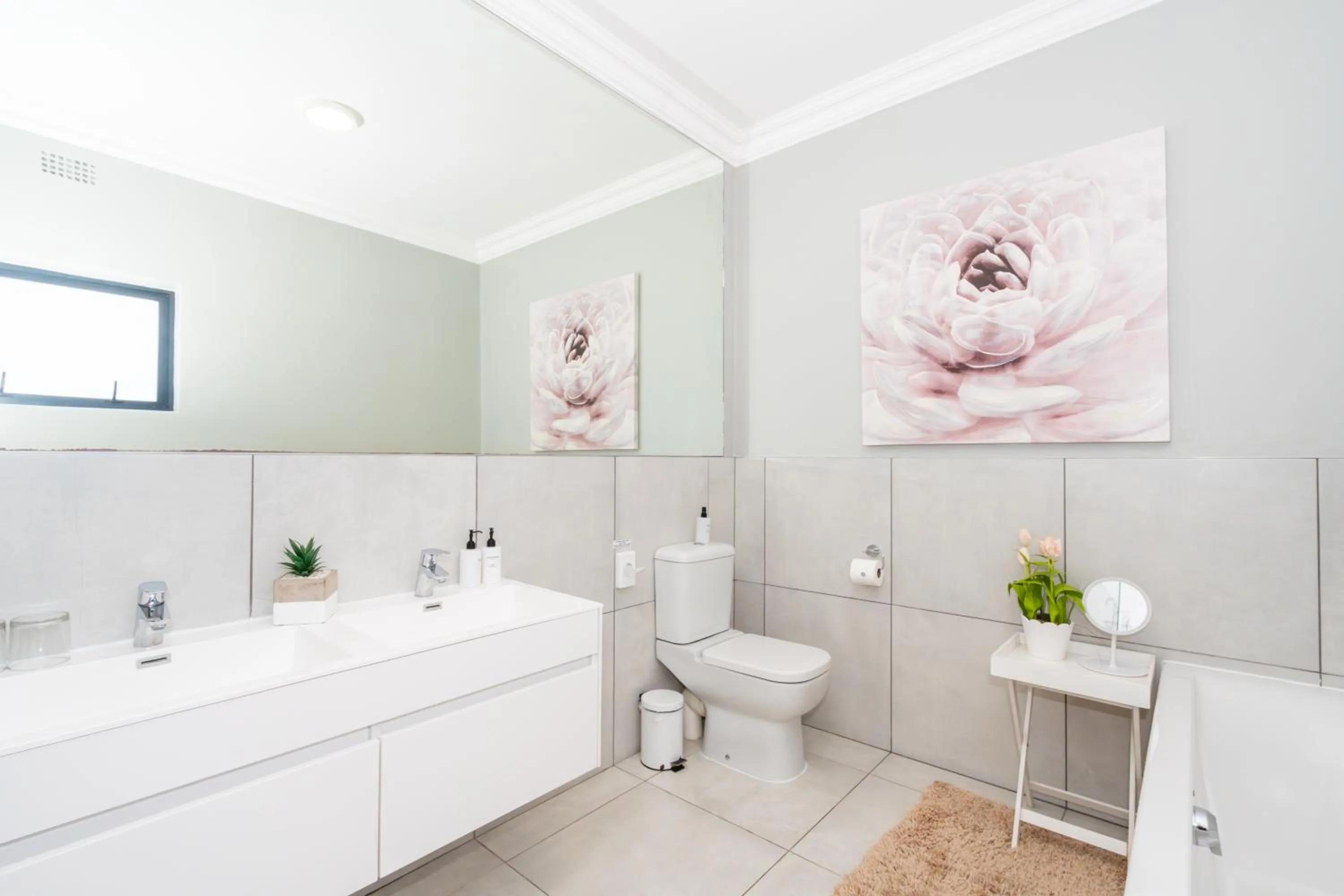 Bathroom in 2 On Lismore Guesthouse