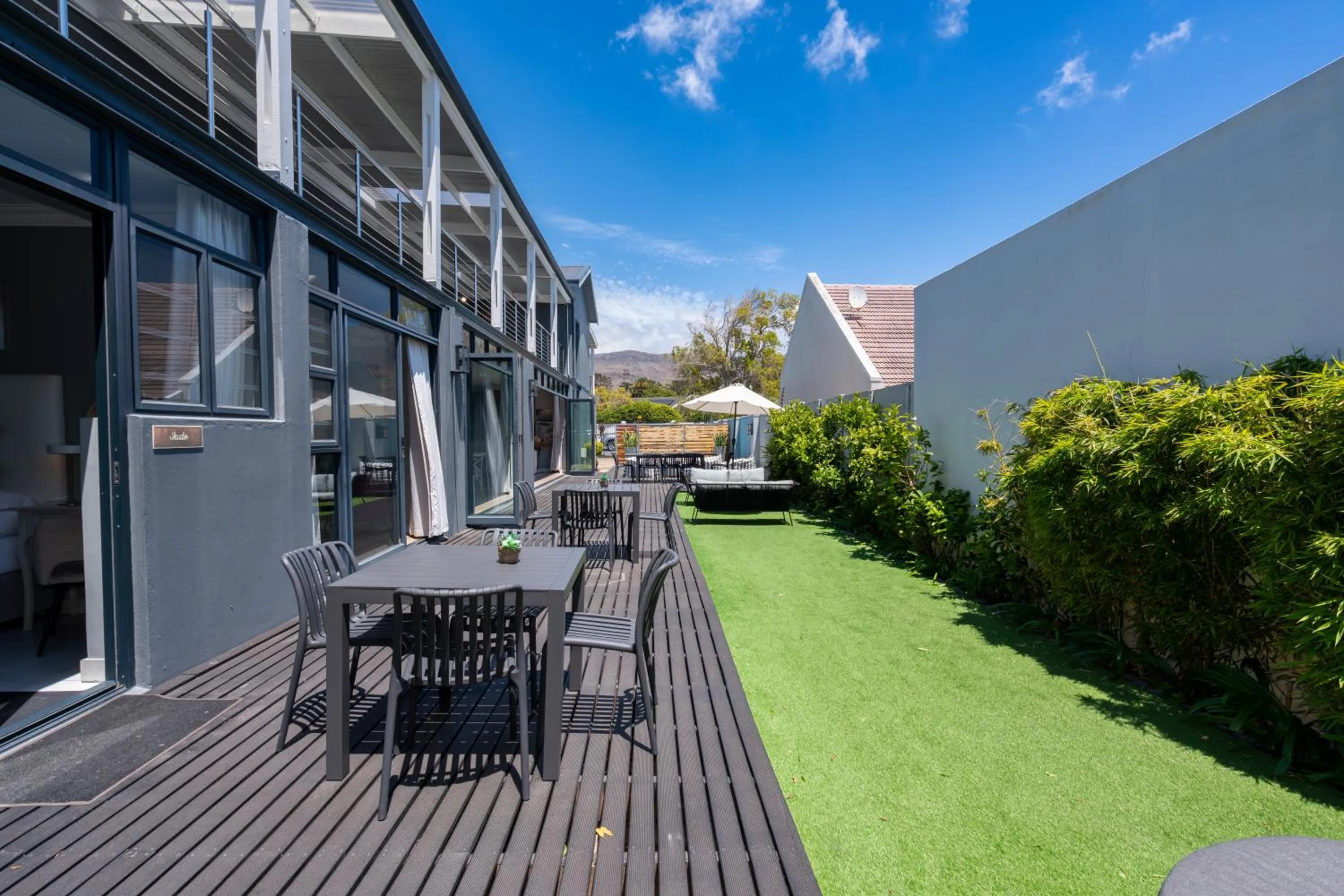 Garden in 2 On Lismore Guesthouse