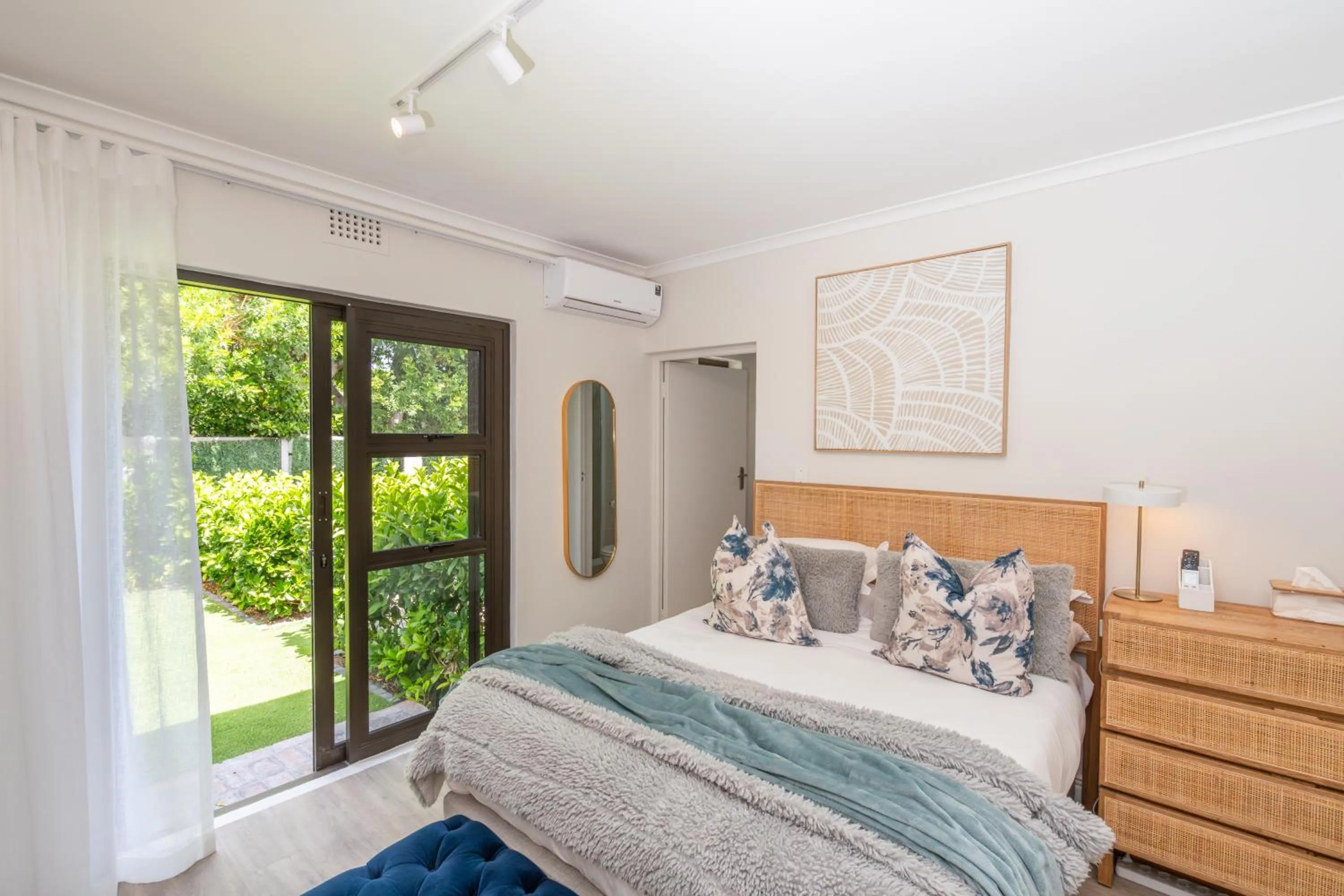 Photo of the whole room, Bed in 2 On Lismore Guesthouse