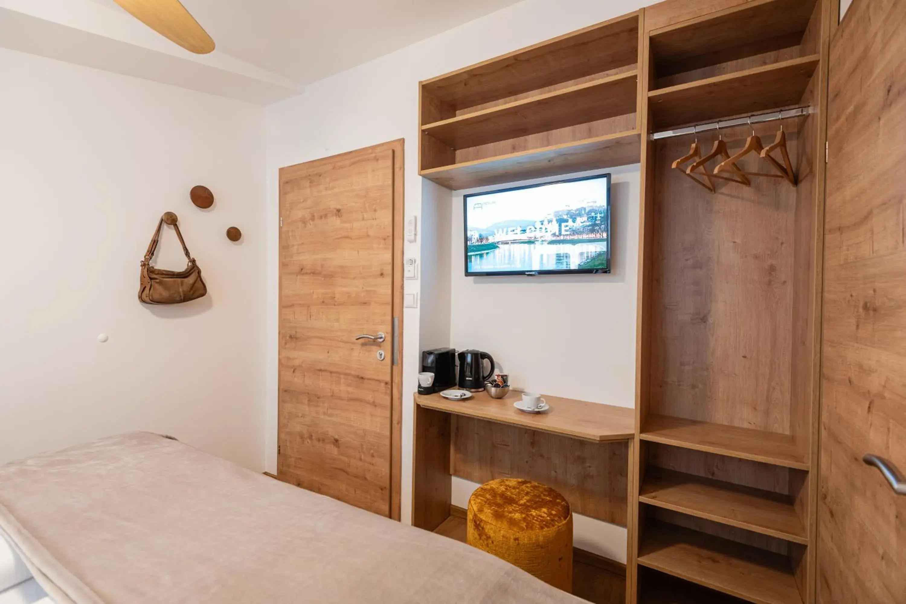 Budget Double Room in Hotel Modus Budget Double Room in Hotel Modus