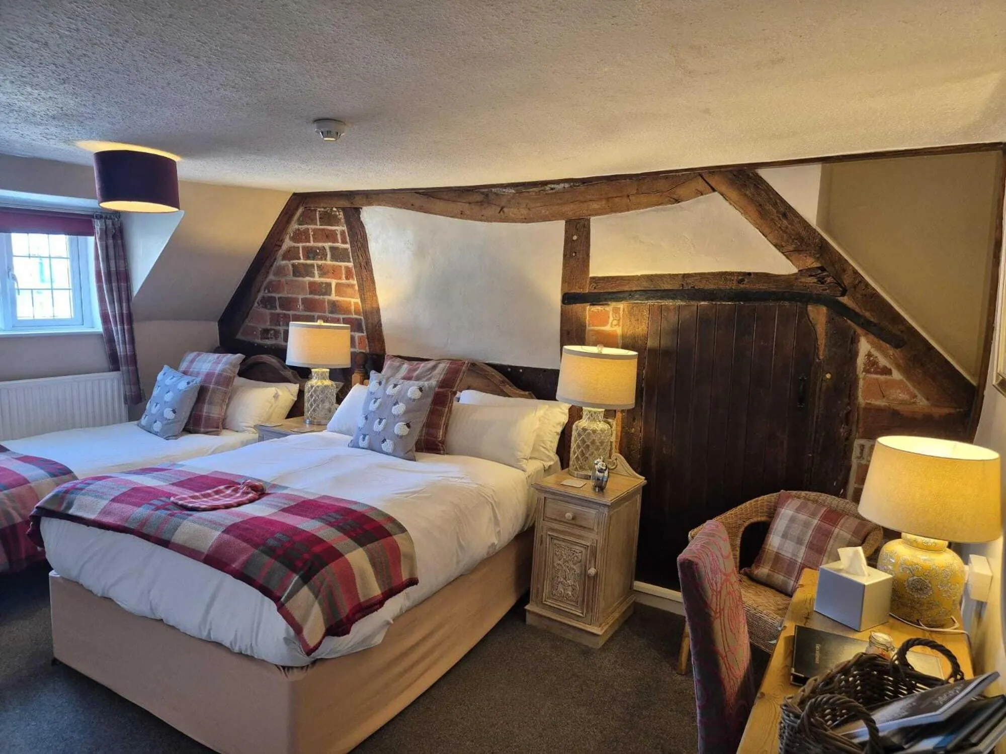 Bedroom, Bed in The Three Cups Inn