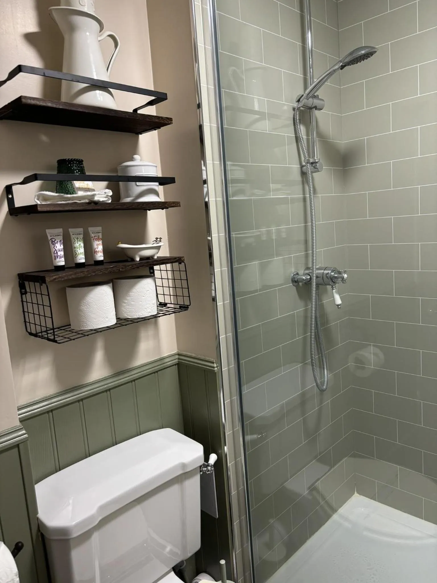 Bathroom in The Three Cups Inn